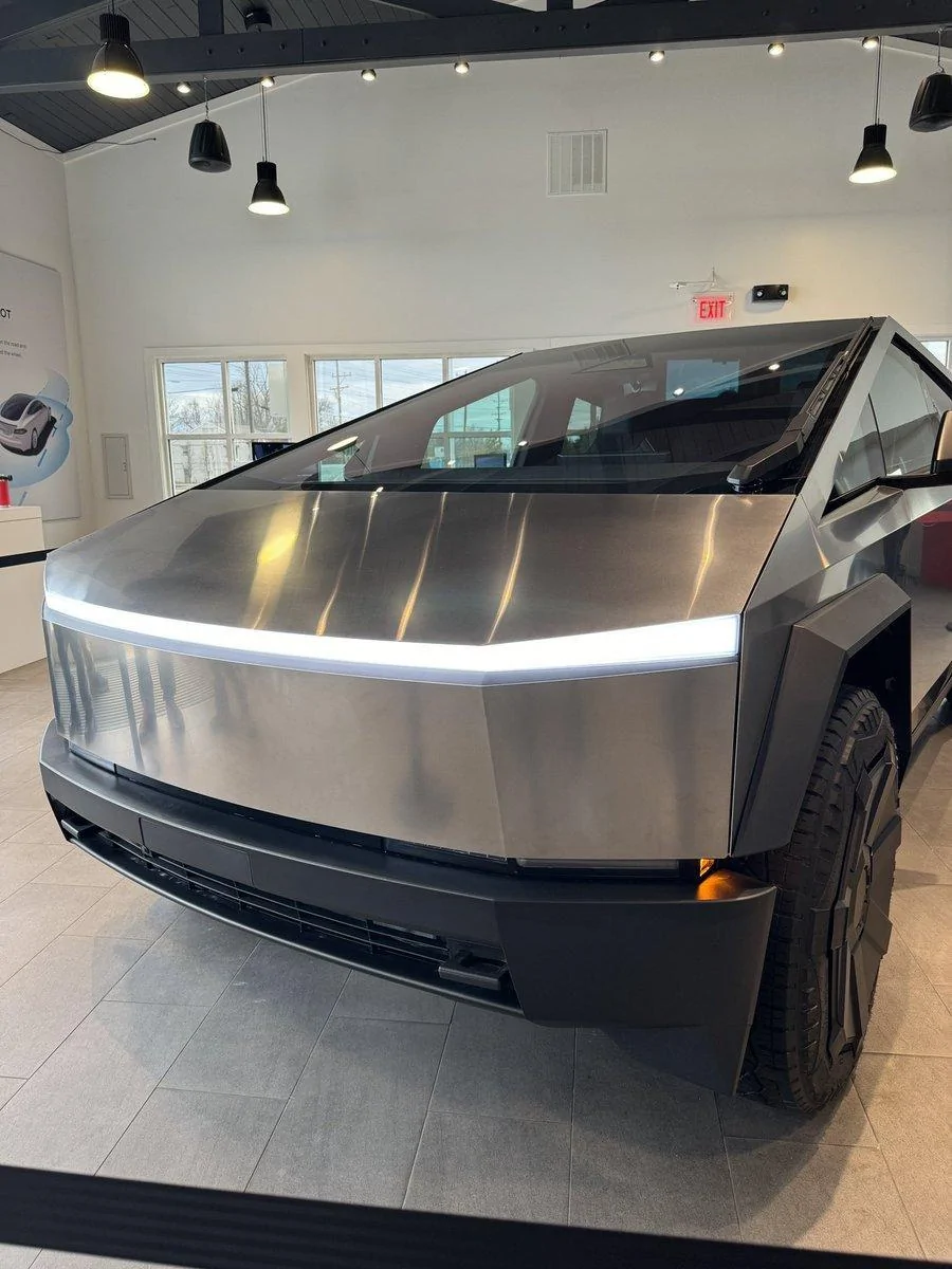 Tesla Cybertruck Cybertrucks are now on display at: Detroit MI, Cincinatti OH, and Kansas City MO GCDfRYsa4AAdoIL
