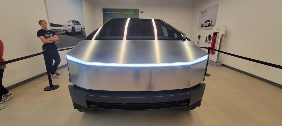 Tesla Cybertruck Cybertrucks are now on display at: Detroit MI, Cincinatti OH, and Kansas City MO GCDUF1DWcAAGJ9f