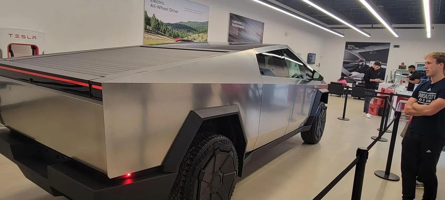 Tesla Cybertruck Cybertrucks are now on display at: Detroit MI, Cincinatti OH, and Kansas City MO GCDUF08WIAAIaQ5