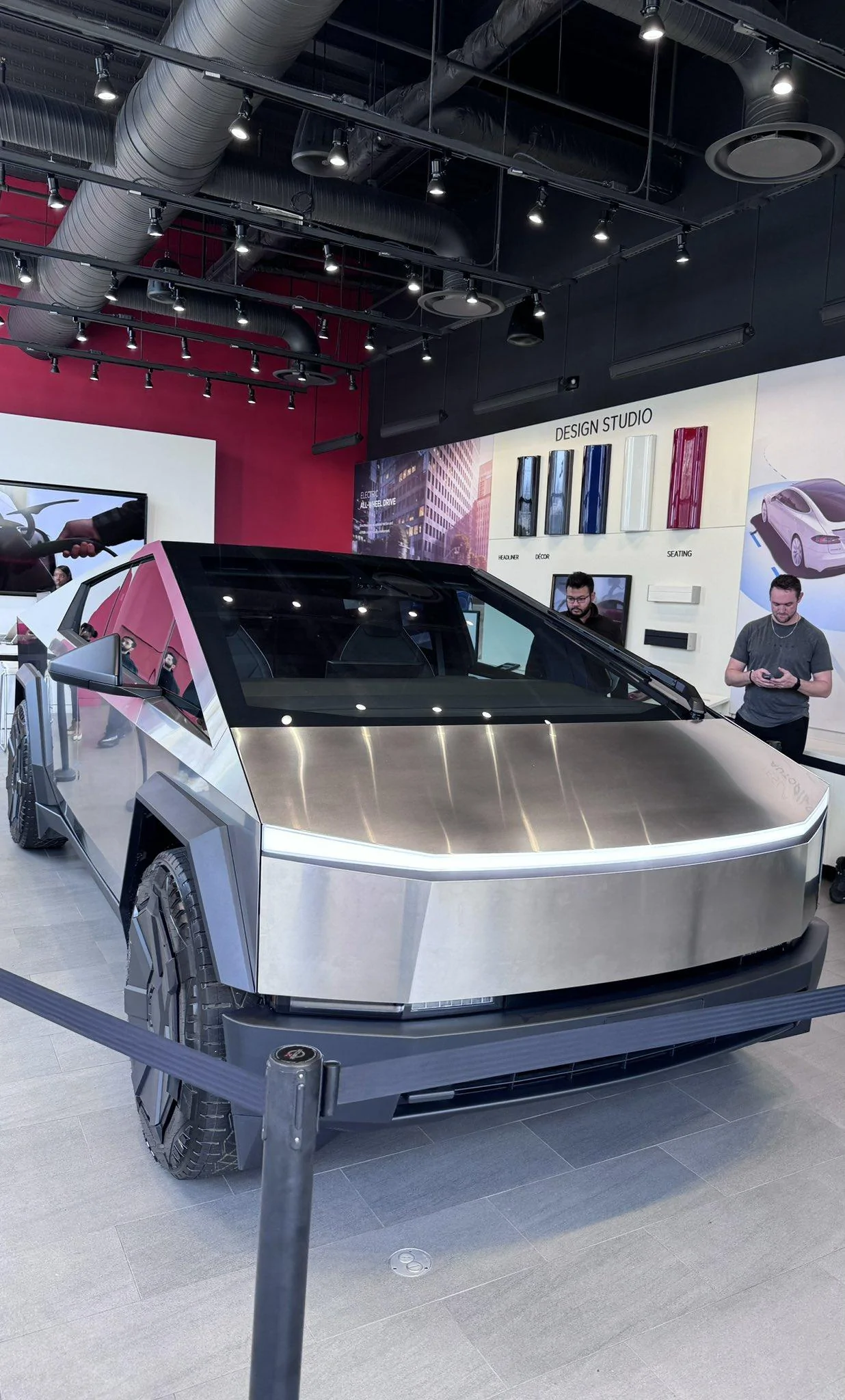 Tesla Cybertruck Atlanta, GA Tesla store has a Cybertruck now (12/24) GCIRpnkbsAA5HhA