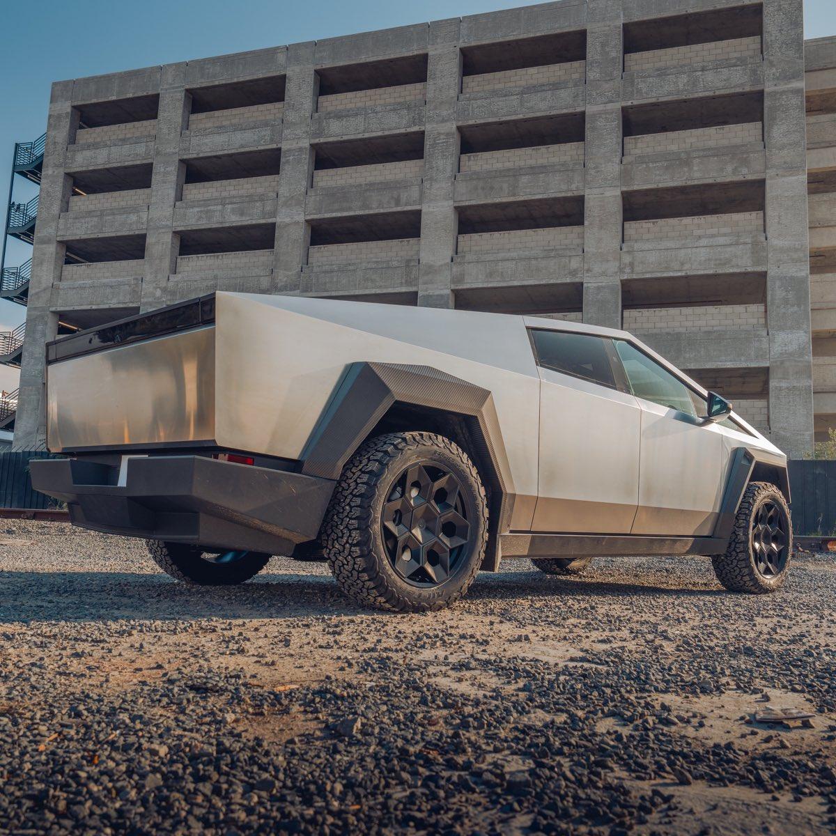 Tesla Cybertruck Unplugged Performance shows their dry carbon wide fenders + 22" Cyberhex wheels Unplugged Performance Cybertruck dry carbon wide fenders and 22 inch Cyberhex wheels1