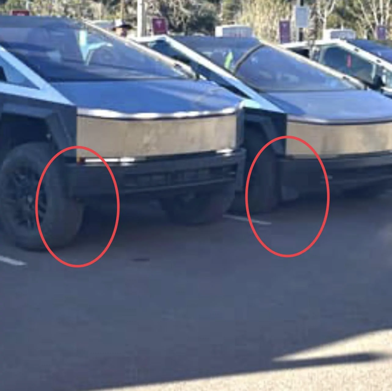 Tesla Cybertruck HIGH Suspension vs. LOW Suspension (Entry) Mode - side by side comparison photo E76B0BBA-20AA-47F3-995C-D2E5D3602B04