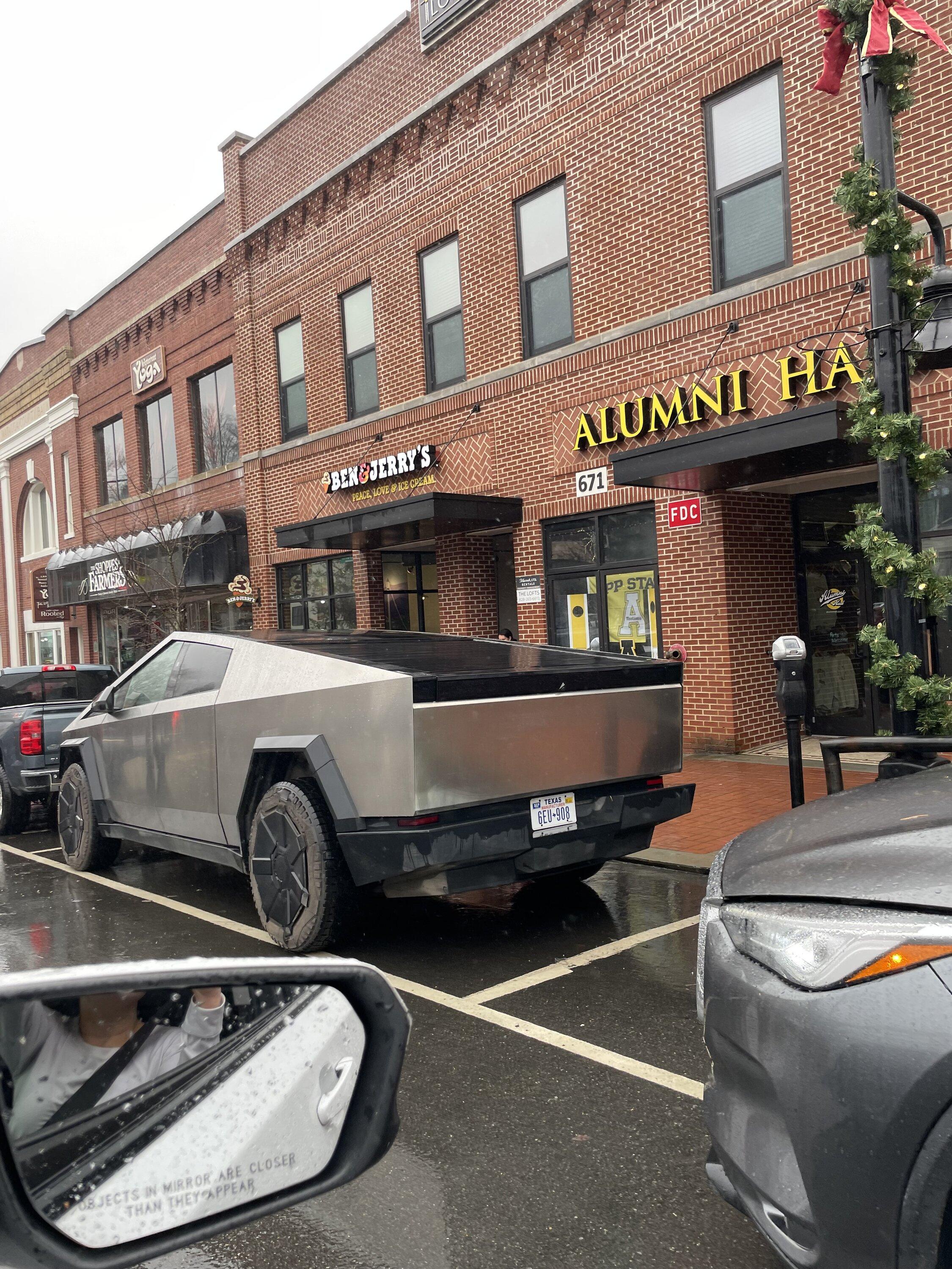 Tesla Cybertruck 🤳 Random Cybertruck sightings & spottings thread (pics + videos) IMG_0958