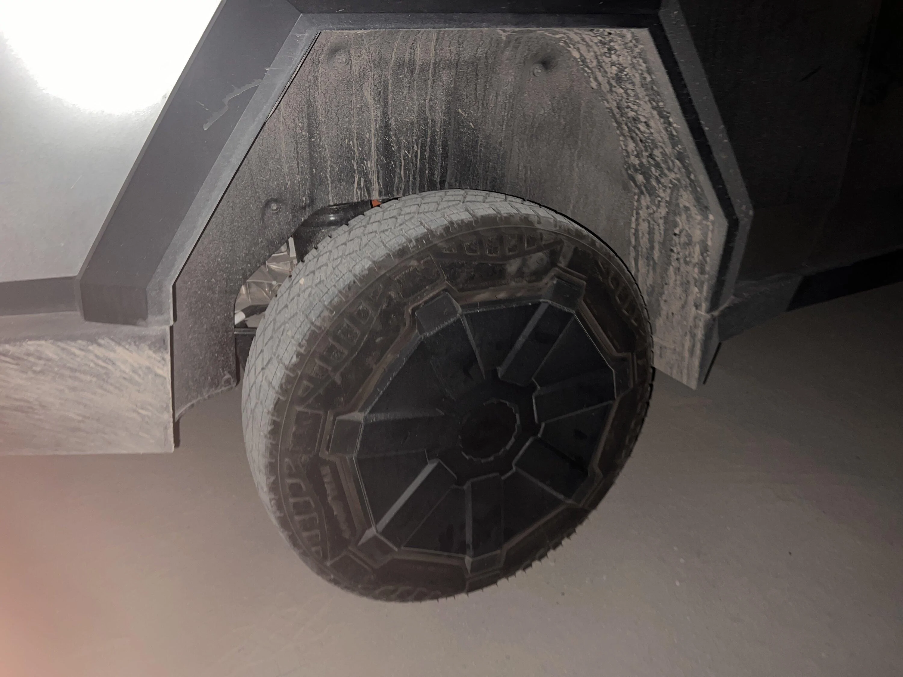Tesla Cybertruck Extract mode demo video. Ride height time out? Overheat onboard air compressor AF0951E6-4654-4FE8-BCA0-9955027F6AD8