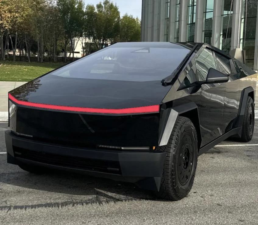 Tesla Cybertruck GLOSS BLACK Cybertruck completed - first look video Red Film
