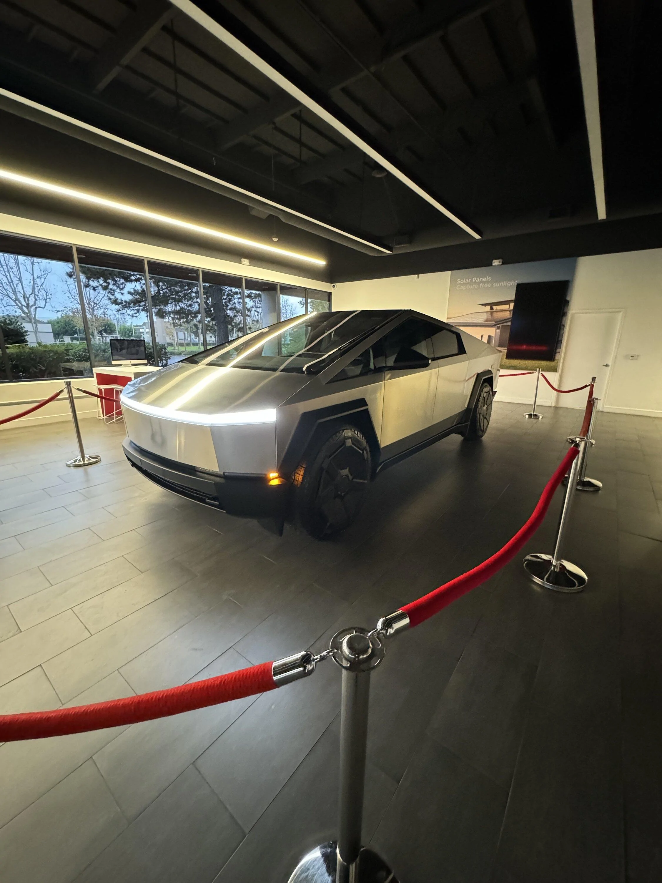 Tesla Cybertruck Cybertruck is at the Irvine Service Center in Orange County, CA (12/31/23) GCs_sb5aYAAkwuY