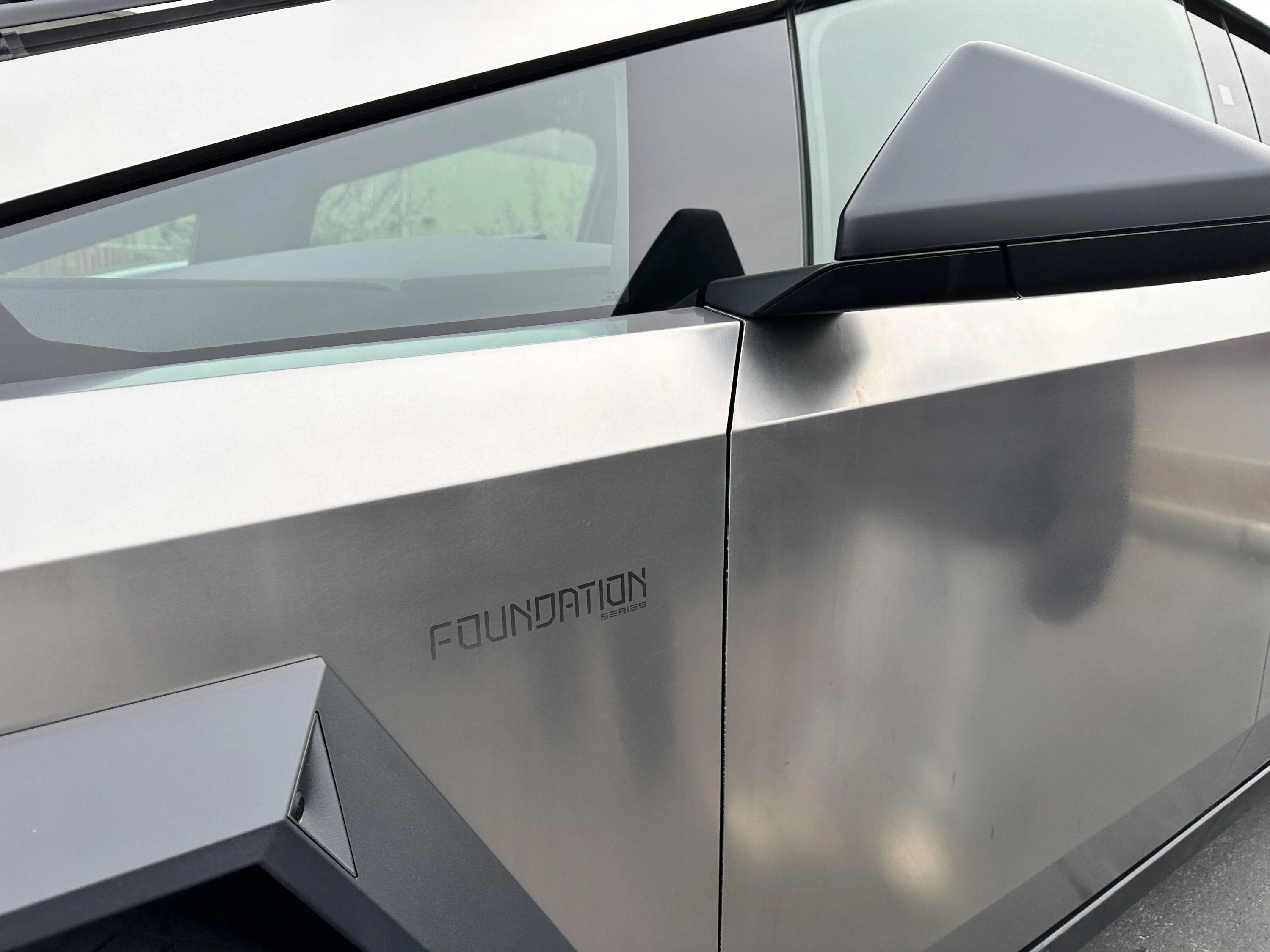 Tesla Cybertruck [Correction: wife works for Tesla] Non-Tesla-employee Cybertruck deliveries have started! GCyEXR8aoAAOQQH