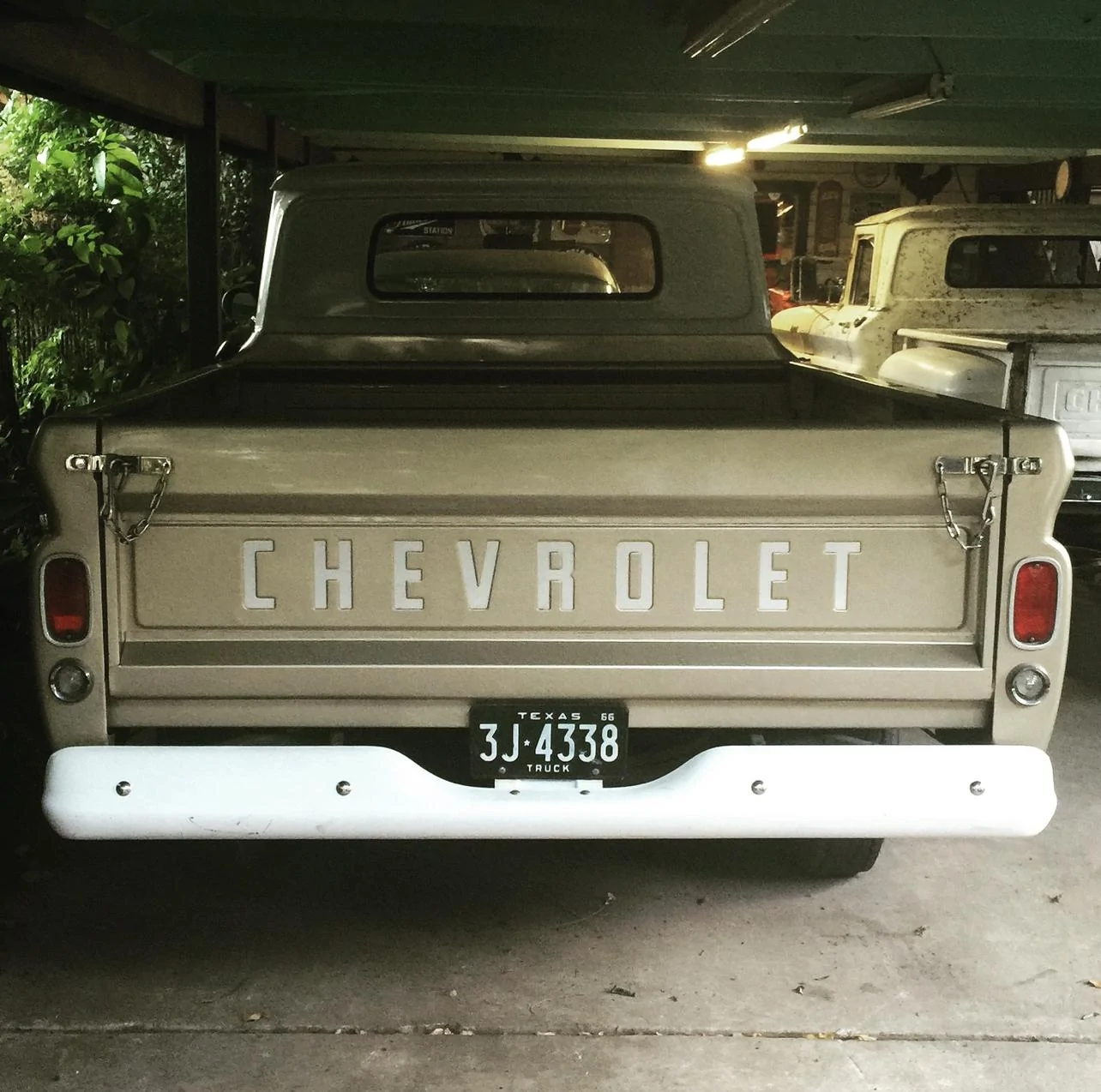 Tesla Cybertruck First look @ Cybertruck vs. Rivian R1T vs. Lightning side-by-side comparison C00870E5-CE82-4B9E-B70A-4CA0AC719E24