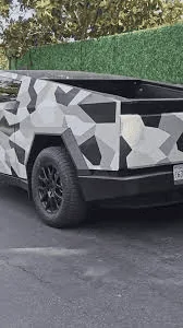 Tesla Cybertruck Satin White vs. Satin Black Cybertruck 1704465651328