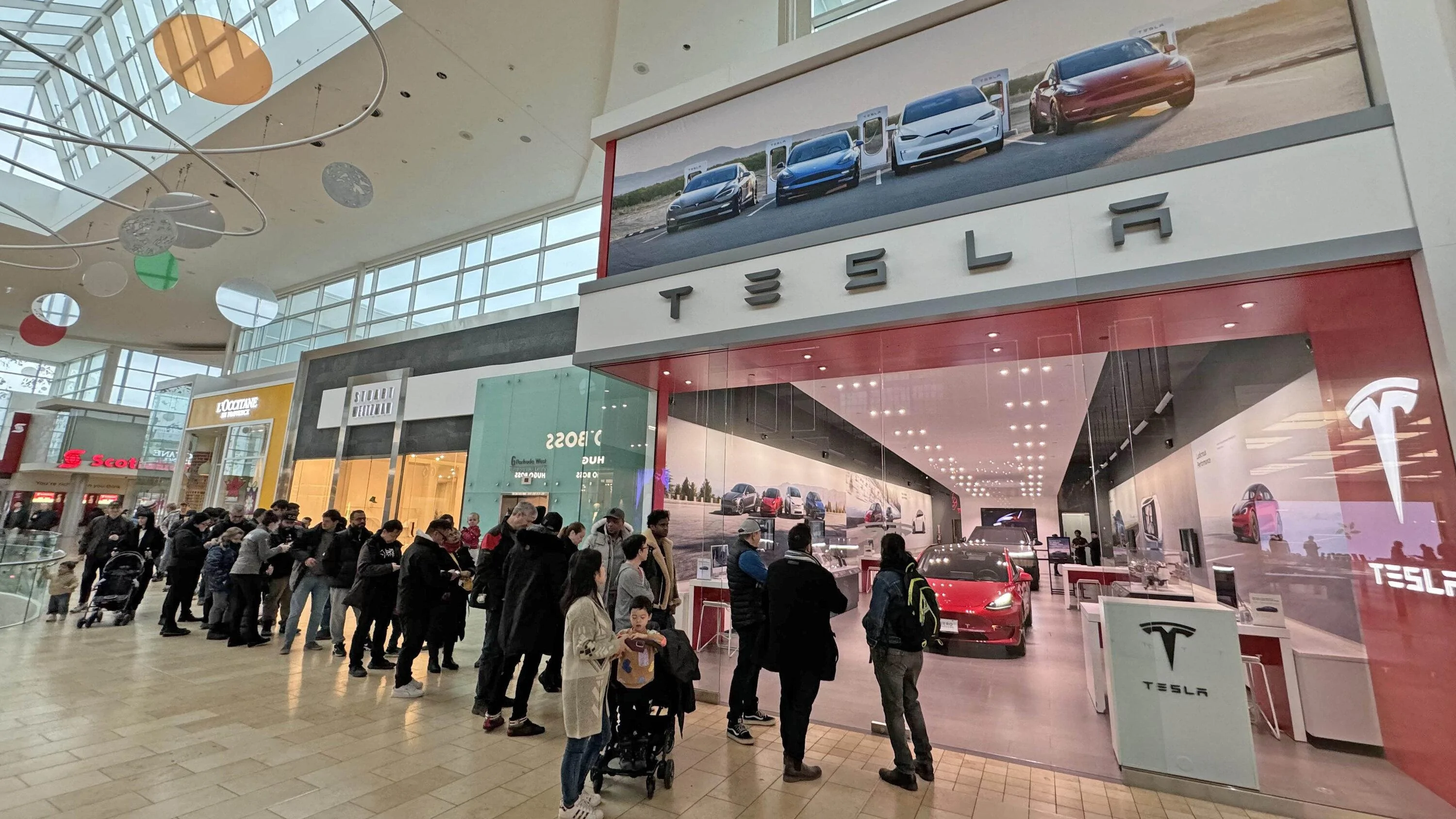 Tesla Cybertruck Cybertruck arrives at Yorkdale Mall in Toronto Canada 🇨🇦 cybertruck-lines-jpg
