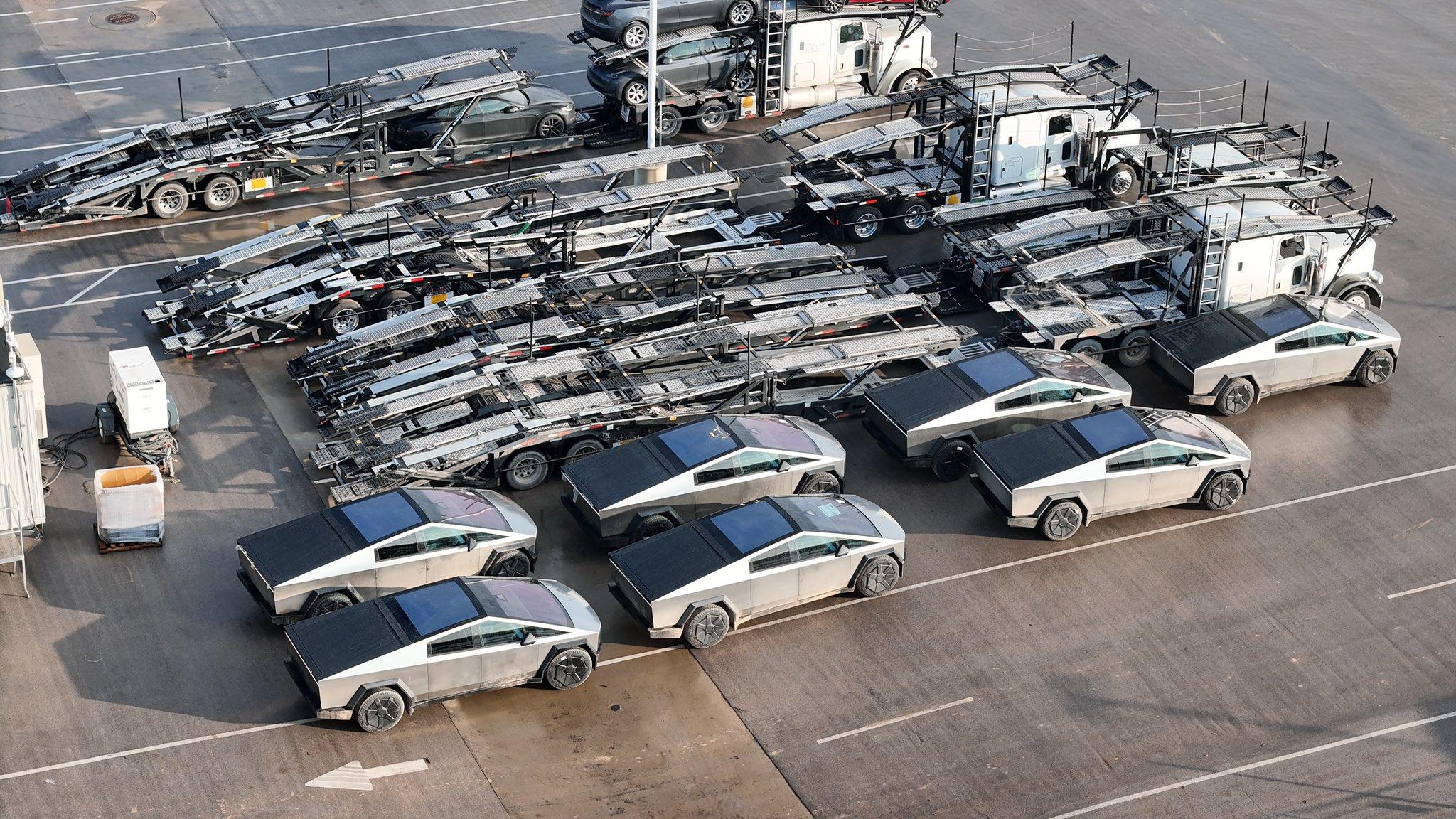 Tesla Cybertruck 📸 Daily photos: Cybertrucks in outbound lot at Giga Texas -- updated 1/8/24 GDF0xjdXMAAjVVV