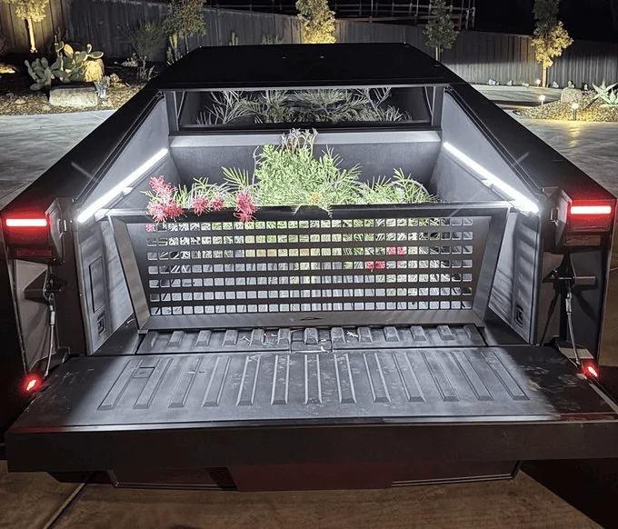 Tesla Cybertruck Tesla MOLLE Panels & Divider installed in Cybertruck bed! 😍 15519385_401459045640759_8610906679898192955_n-png