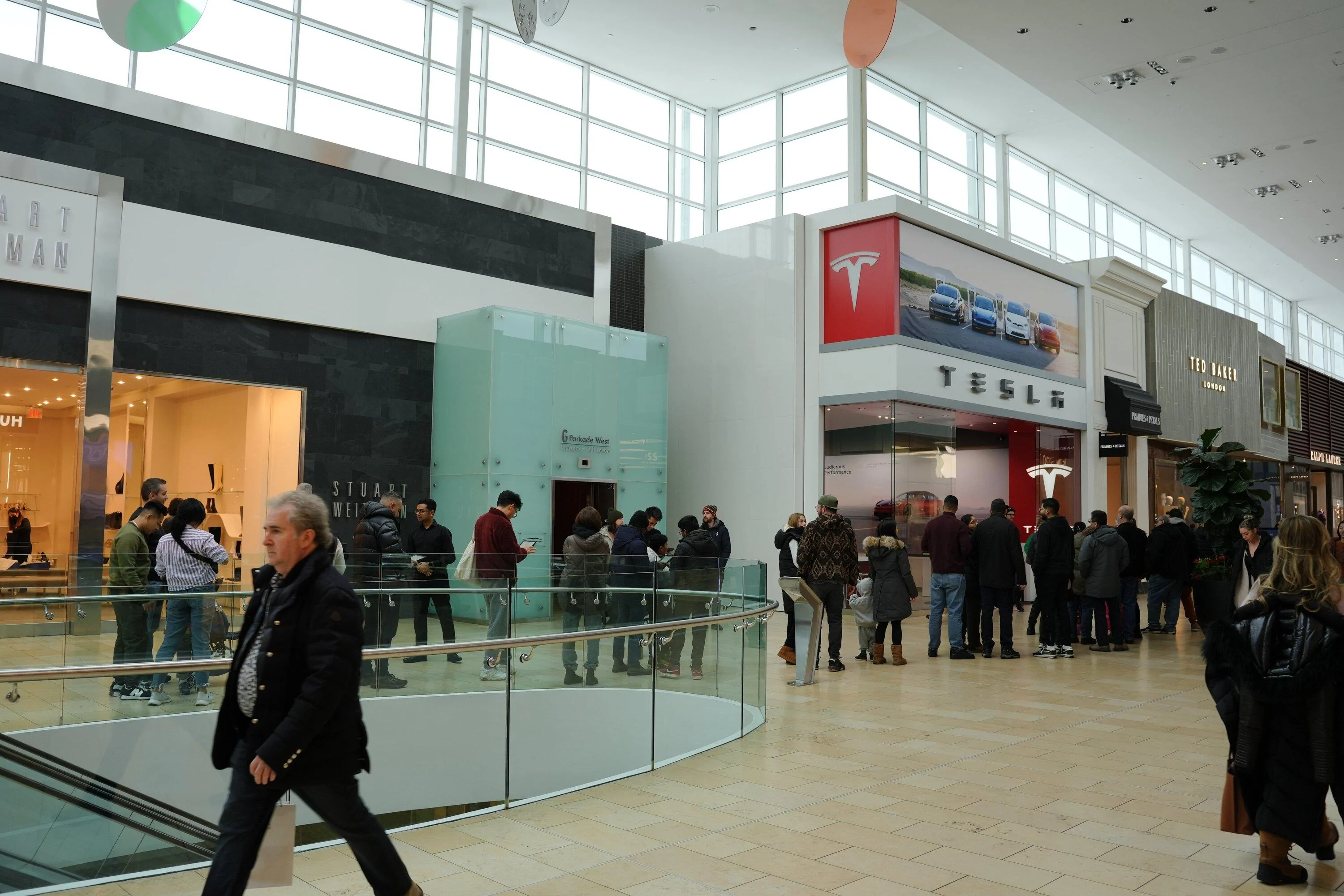 Tesla Cybertruck Cybertruck arrives at Yorkdale Mall in Toronto Canada 🇨🇦 GDQjdrLXIAE9On9