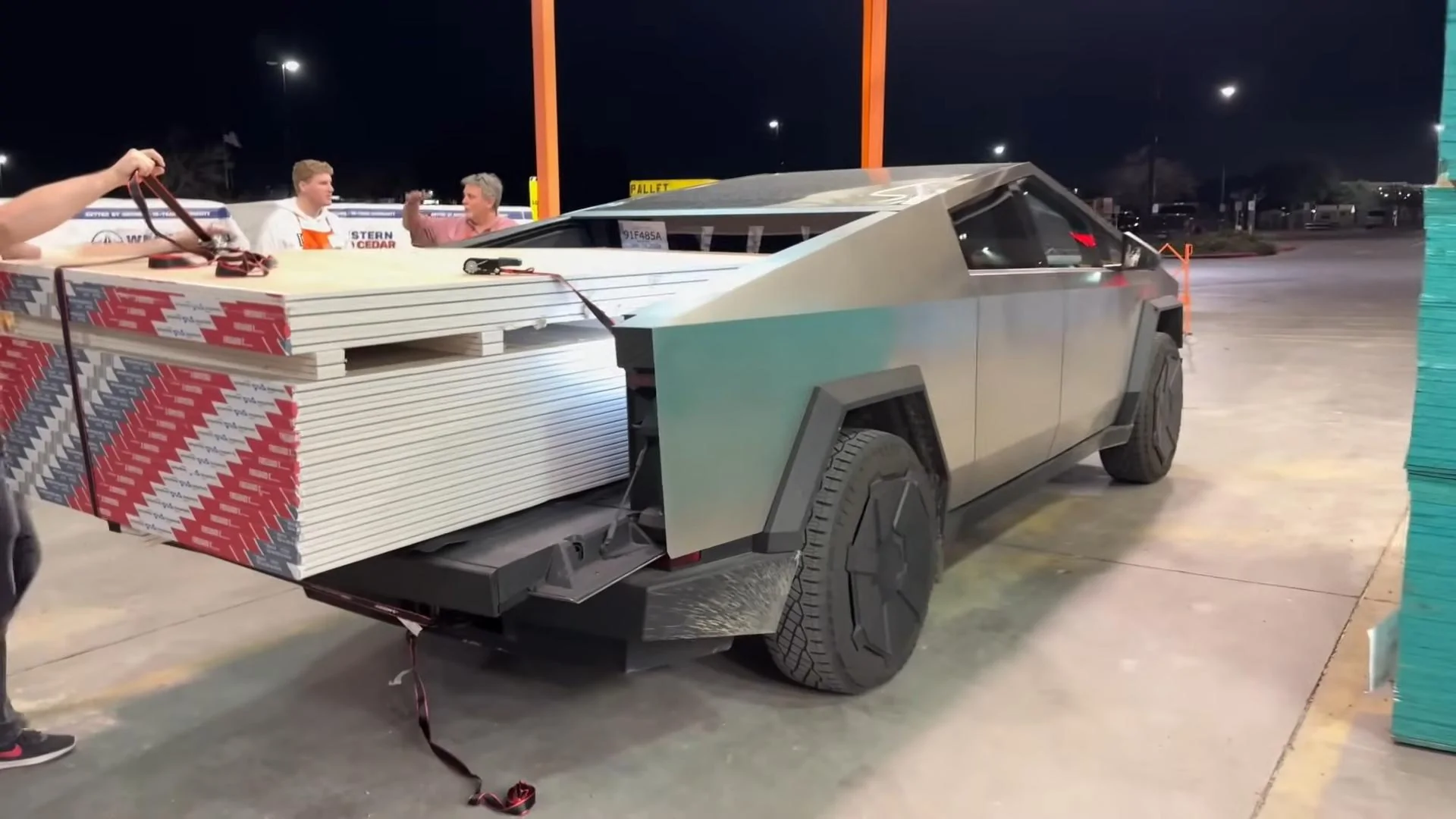 Tesla Cybertruck Tow Hitch Cover removal is easy (DIY). 4-way and 7-way connectors underneath Drywall hauling