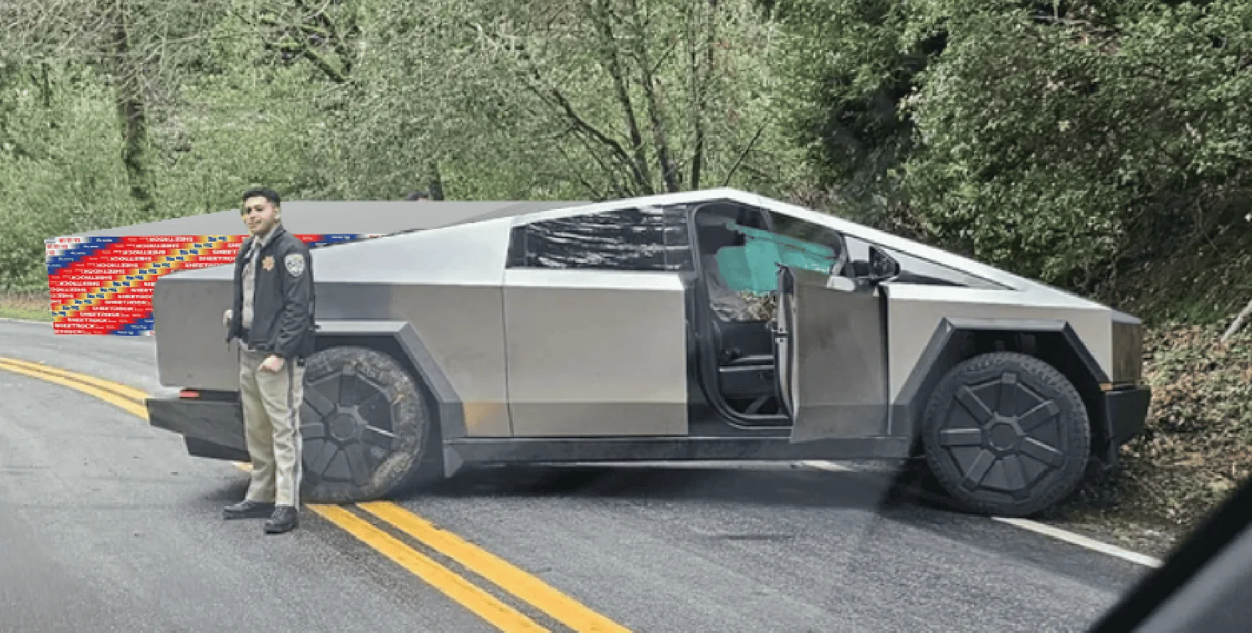 Tesla Cybertruck Cybertruck hauling 1800lbs of drywall! 1705027790320