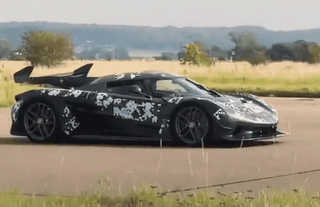 Tesla Cybertruck Dark Grey / Black Camo wrapped Cybertruck looks awesome 4B0DCEF0-AC5F-4990-995F-B43E6F733944
