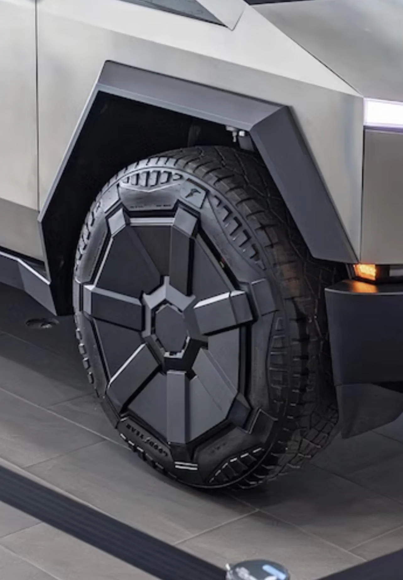Tesla Cybertruck Small Aero Wheel Covers spotted & compared (to larger covers)! IMG_7352