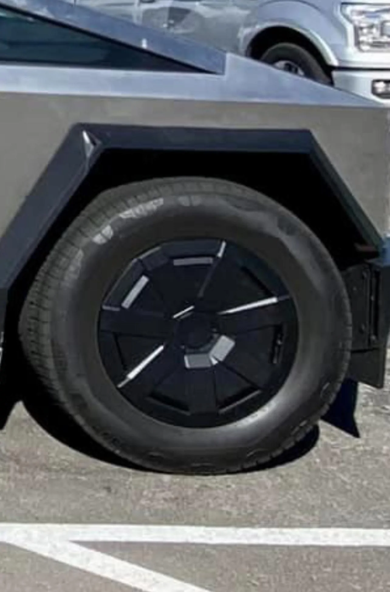 Tesla Cybertruck Small Aero Wheel Covers spotted & compared (to larger covers)! IMG_6563