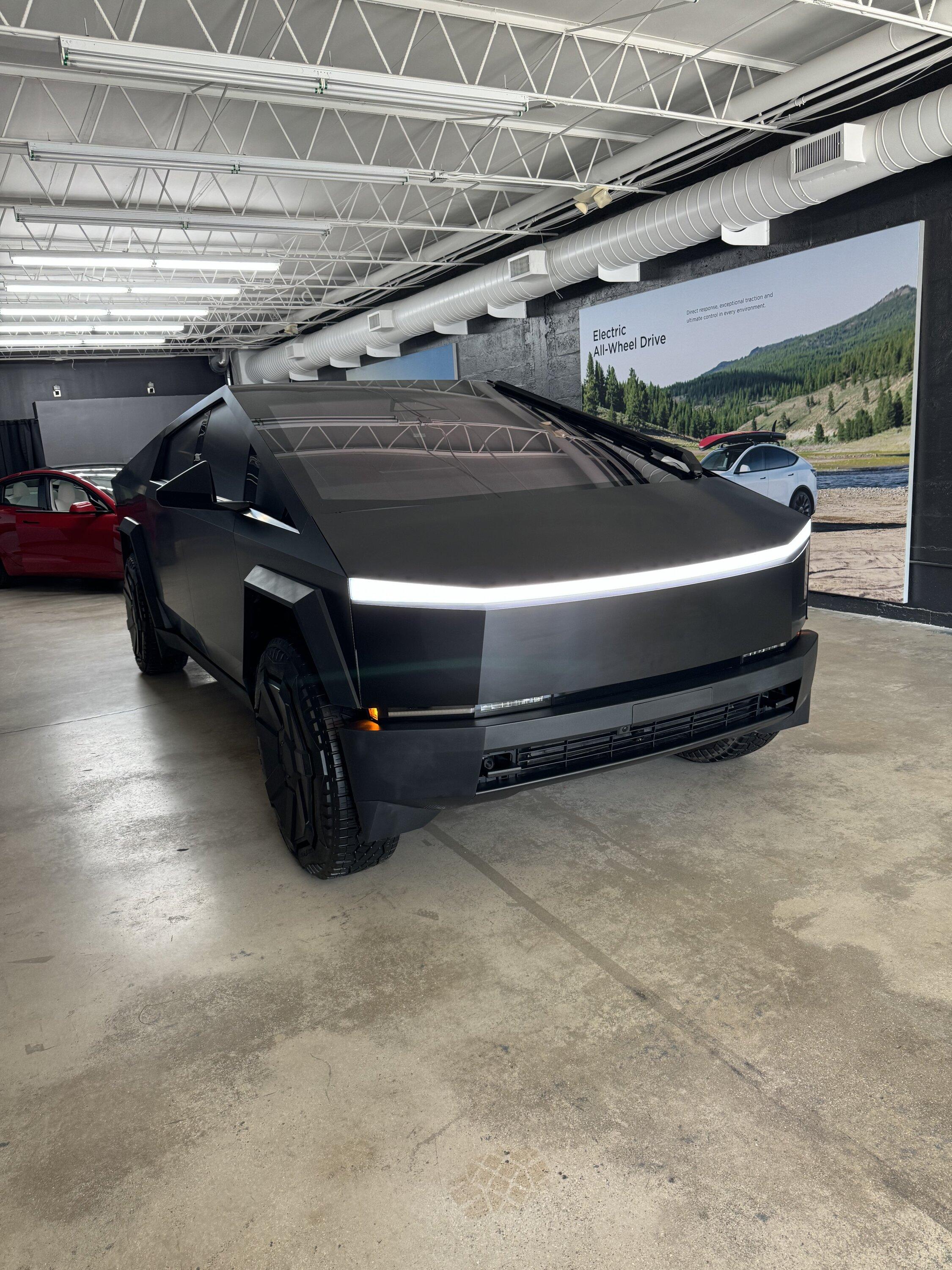 Tesla Cybertruck Cybertruck Wrapped Black IMG_5541