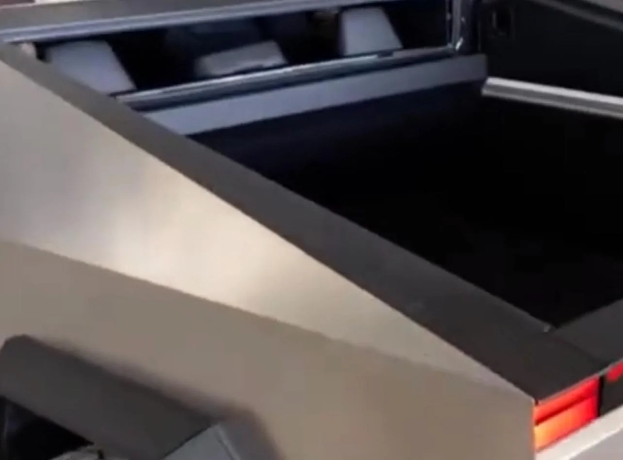 Tesla Cybertruck Tonneau Cover question IMG_8177