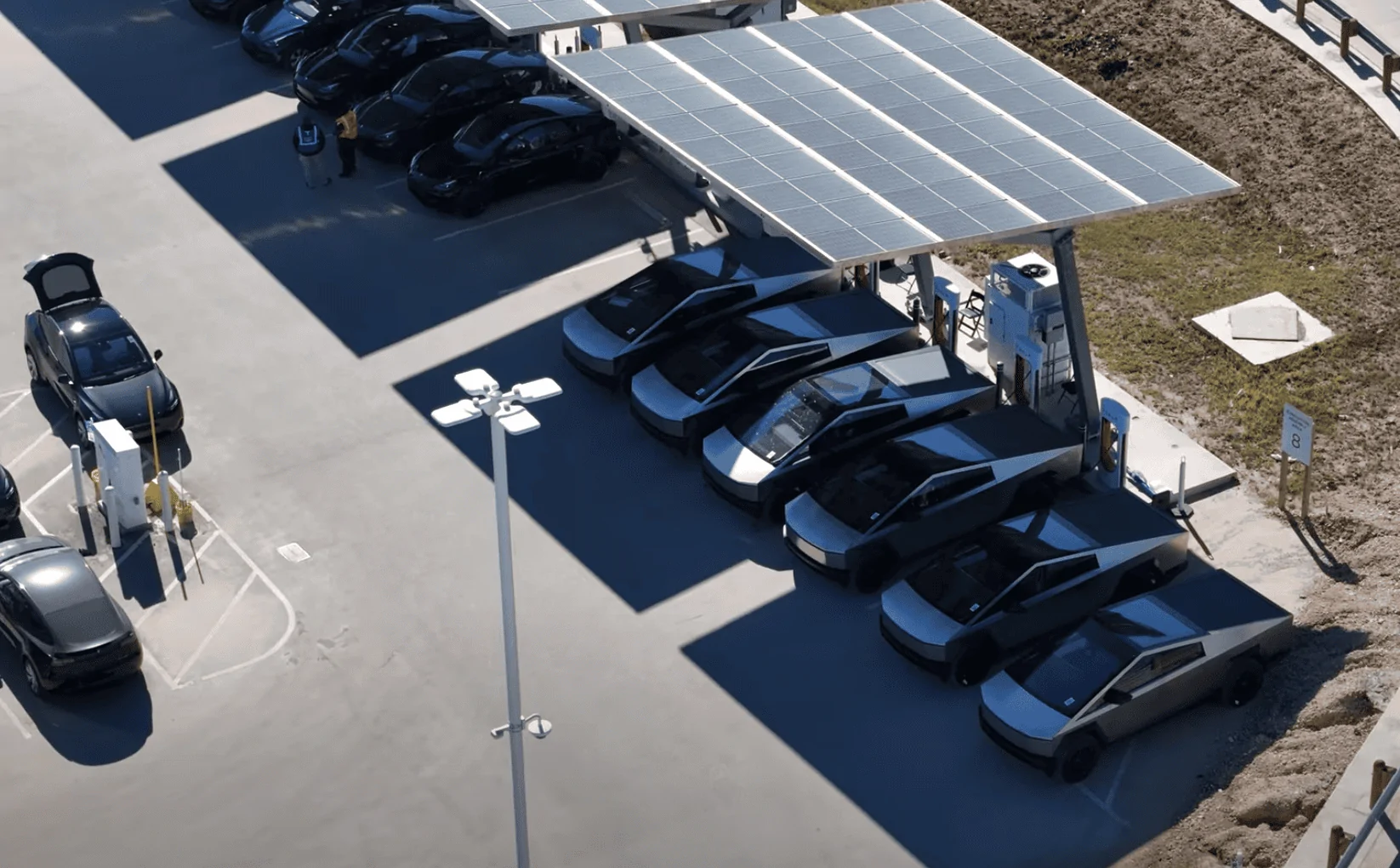 Tesla Cybertruck 10,000+ Miles Driving a Cybertruck – Things learned: range, great sound and full love/hate list after 10k miles 1705570091474
