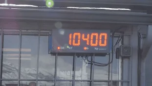 Tesla Cybertruck JerryRigEverything: How far can the CYBERTRUCK tow 11,000lbs in Freezing Weather? zimage7240