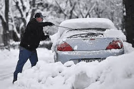 Tesla Cybertruck PSA: snow on tonneau cover will slide into bed when opening (video) 1705770052099