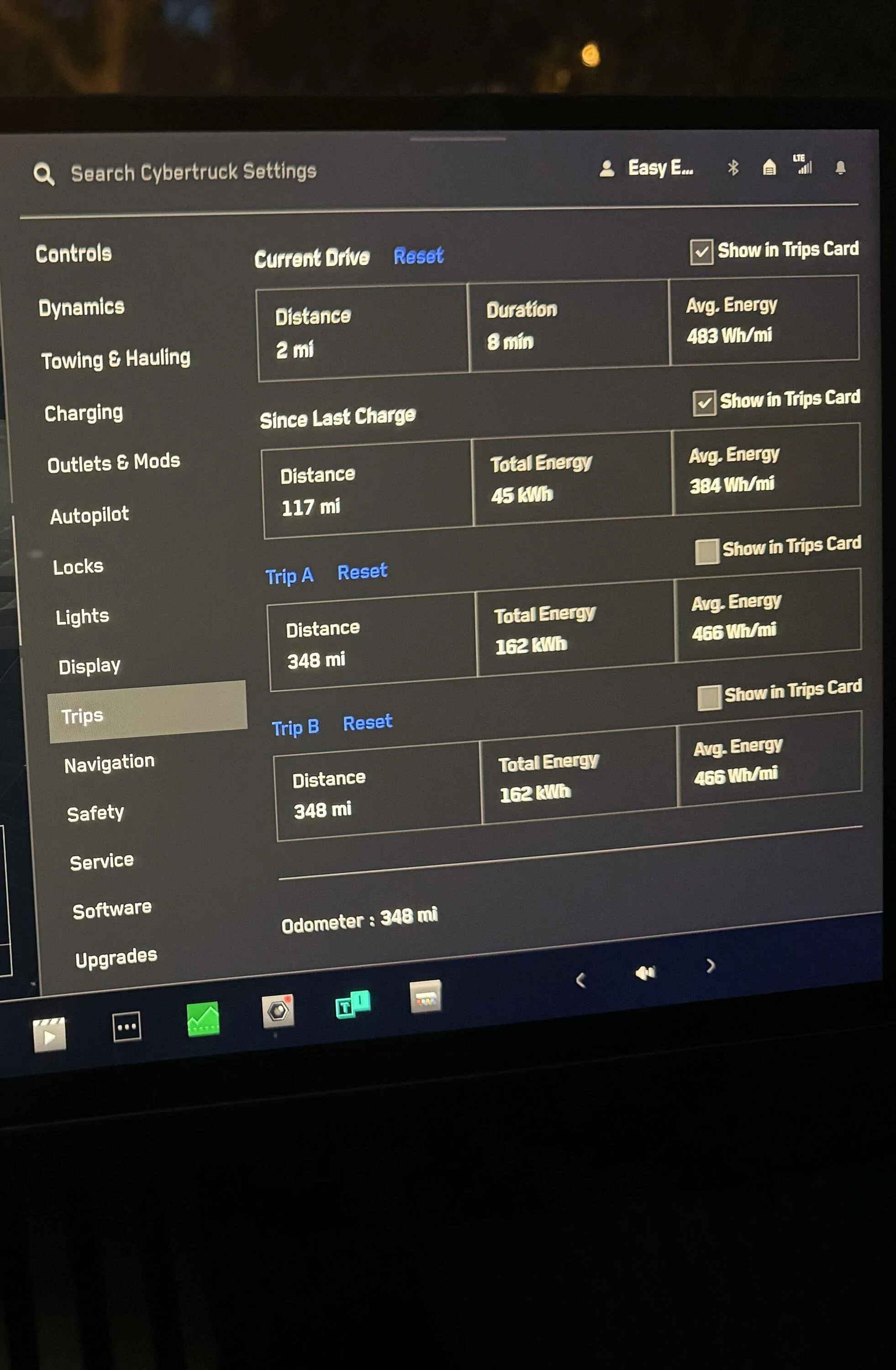 Tesla Cybertruck Owner: tonneau bed cover is pretty water resistant and my consumption is 468 Wh/mi so far IMG_1179