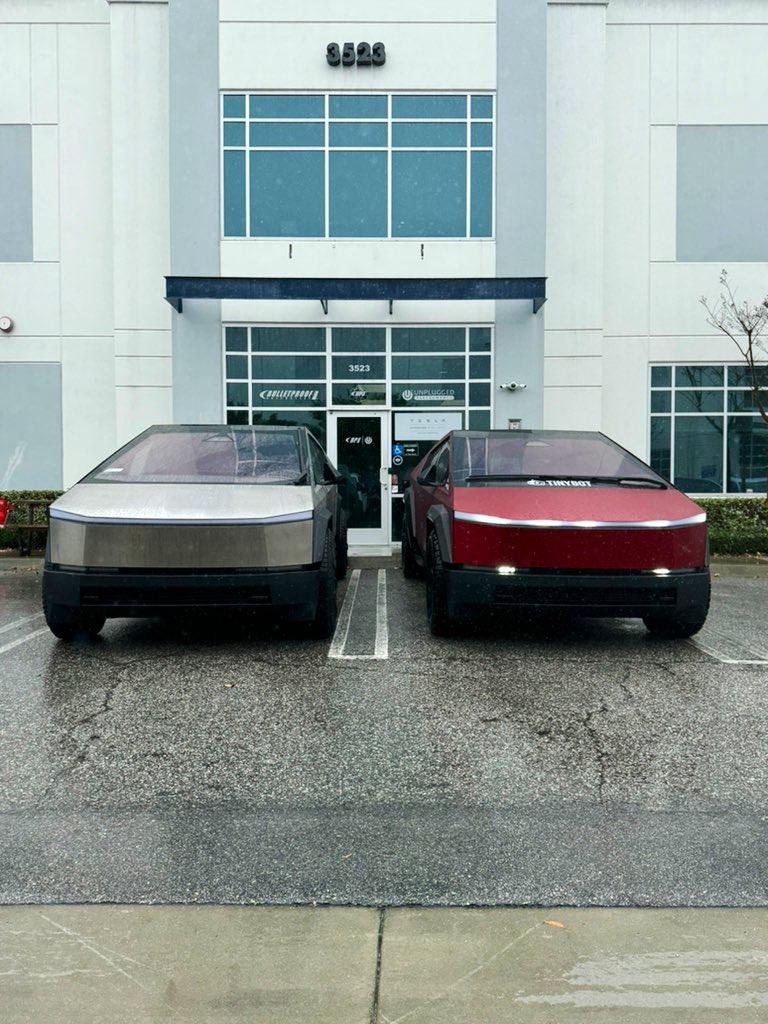 Tesla Cybertruck 📐 Iron Man & War Machine IMG_2529