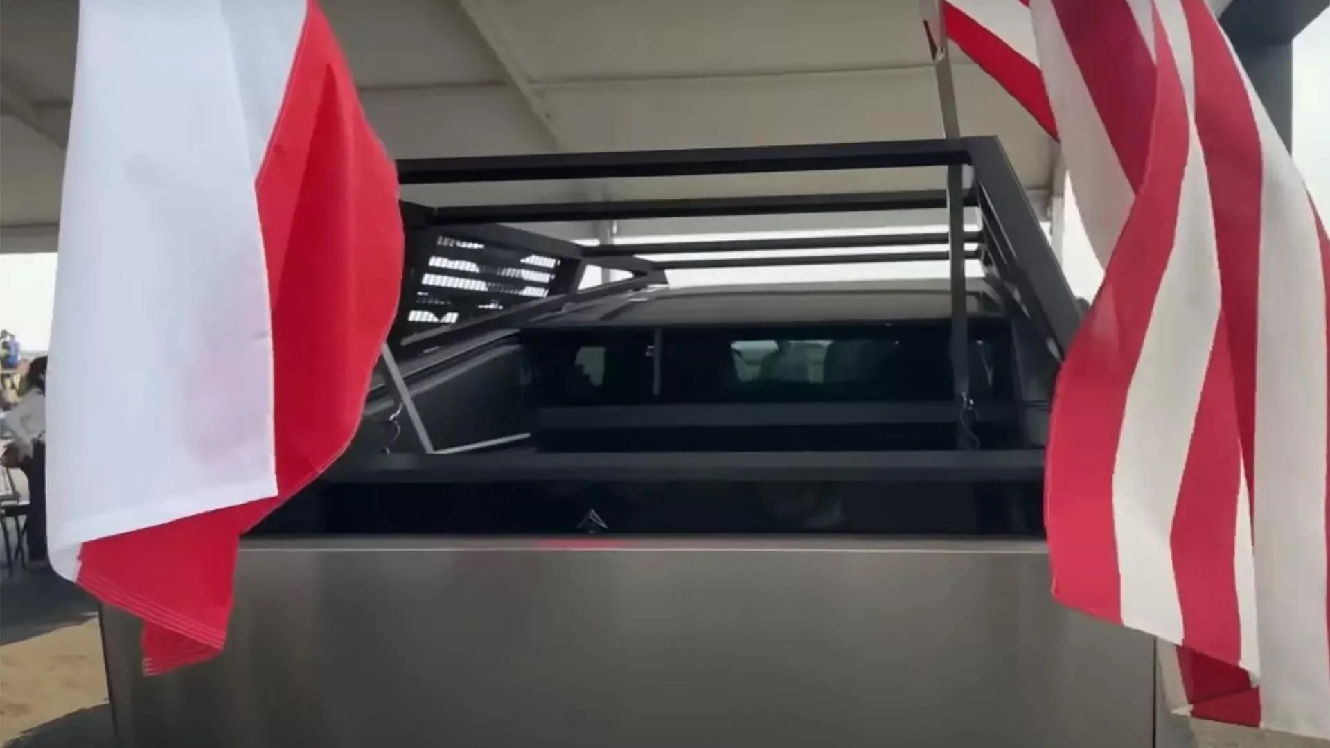 Tesla Cybertruck Why doesn’t Cybertruck shop sell this accessory (bed tool rack)? Tesla-Cybertruck-36