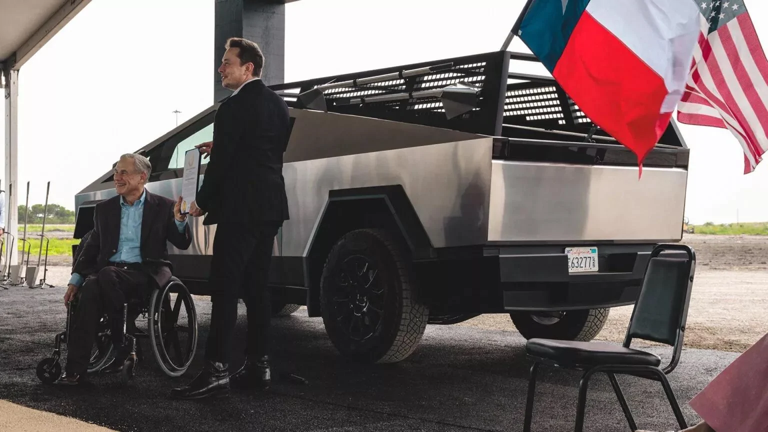 Tesla Cybertruck Why doesn’t Cybertruck shop sell this accessory (bed tool rack)? Tesla-Cybertruck-2lll-1536x864