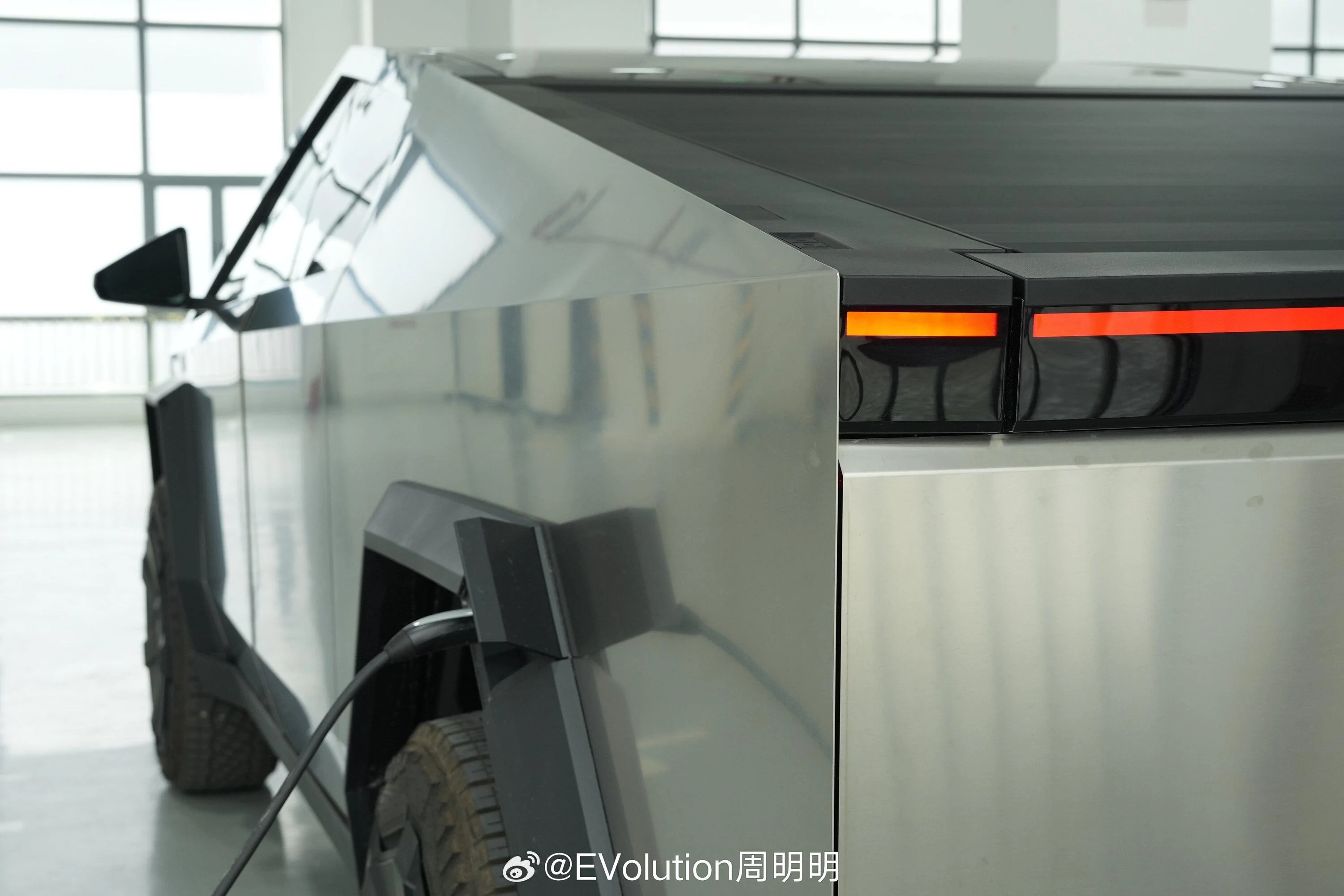 Tesla Cybertruck 8 Cybertrucks will be showcased in 8 China cities simultaneously, then go on national tour GEt44AdW8AEeXZO