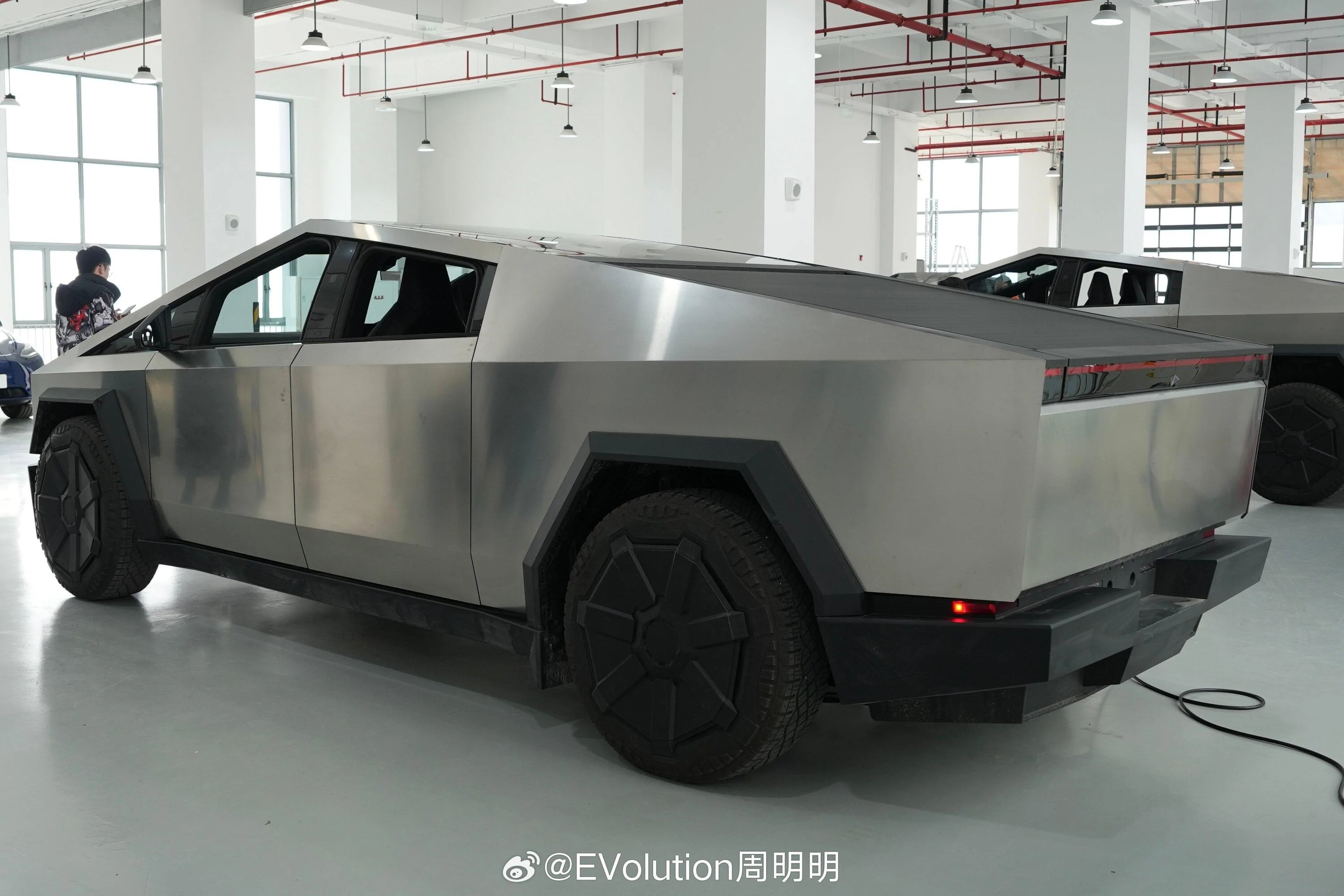 Tesla Cybertruck 8 Cybertrucks will be showcased in 8 China cities simultaneously, then go on national tour GEt44AOXEAAQAq3