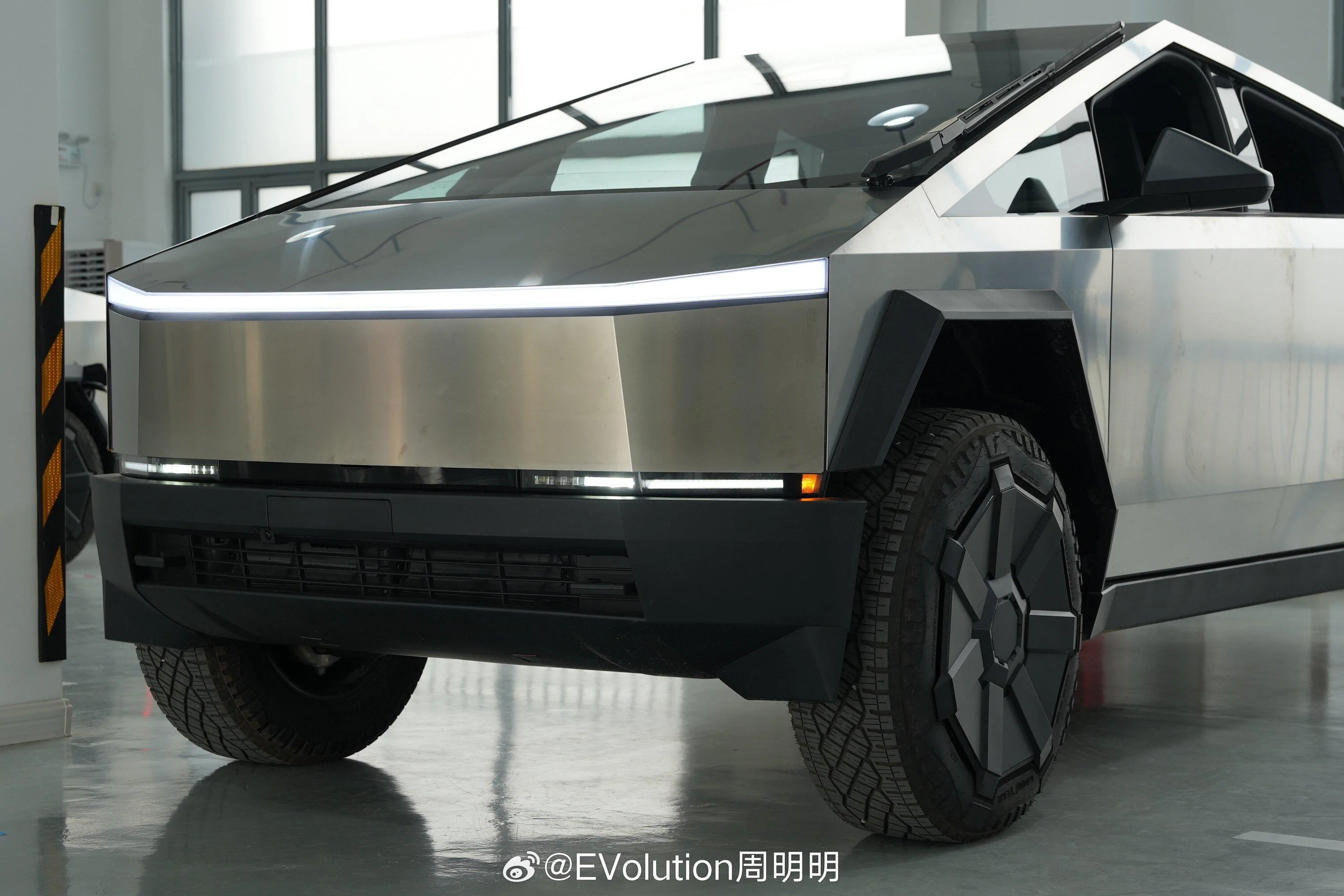 Tesla Cybertruck 8 Cybertrucks will be showcased in 8 China cities simultaneously, then go on national tour GEt4xNiWkAANtBV