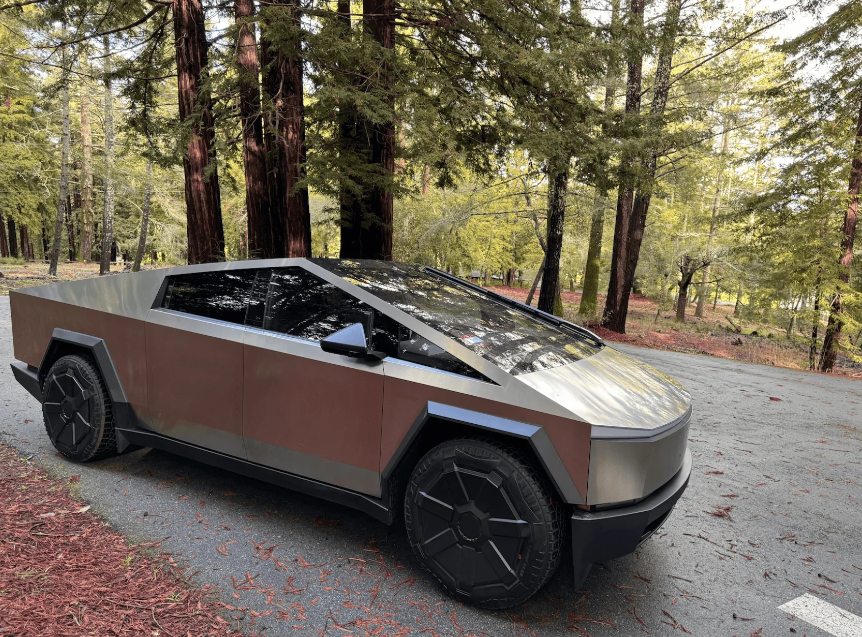 Tesla Cybertruck Took delivery of our Cybertruck! Here's what stood out so far with cool pictures 📸 rover1-03