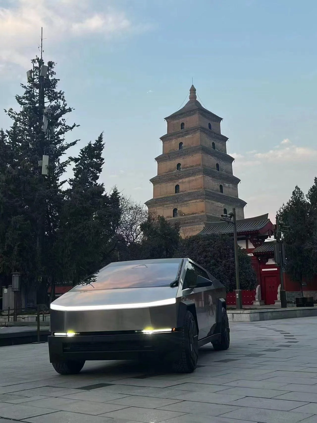 Tesla Cybertruck 8 Cybertrucks will be showcased in 8 China cities simultaneously, then go on national tour GEvJwTJbsAA0Qf9