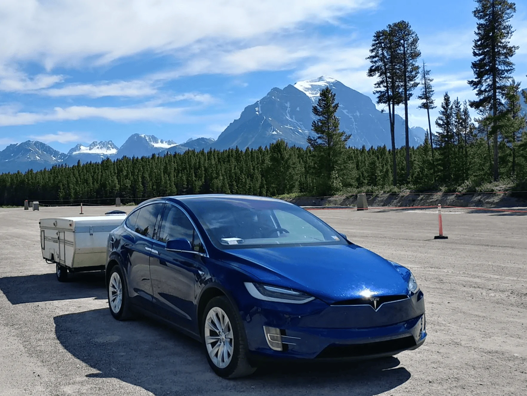 Tesla Cybertruck Towing with Cybertruck report - EV towing an EV (~2500 lbs) 1706498539012