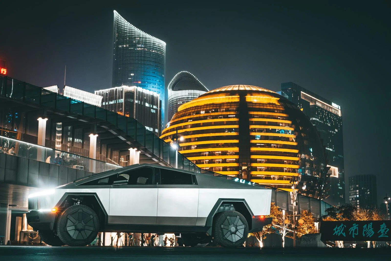 Tesla Cybertruck 8 Cybertrucks will be showcased in 8 China cities simultaneously, then go on national tour GFCwRZ6XMAAYzC2