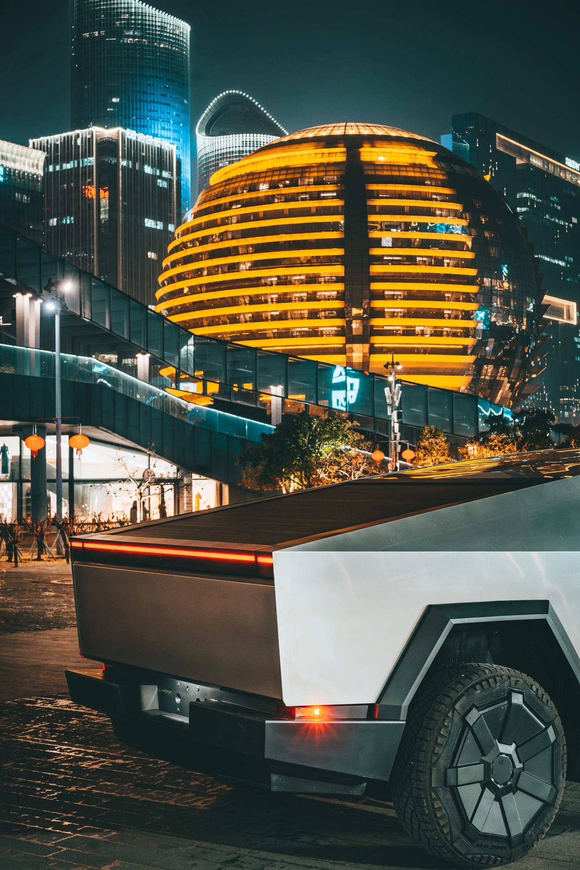 Tesla Cybertruck 8 Cybertrucks will be showcased in 8 China cities simultaneously, then go on national tour GFCwbjdX0AAmI9W