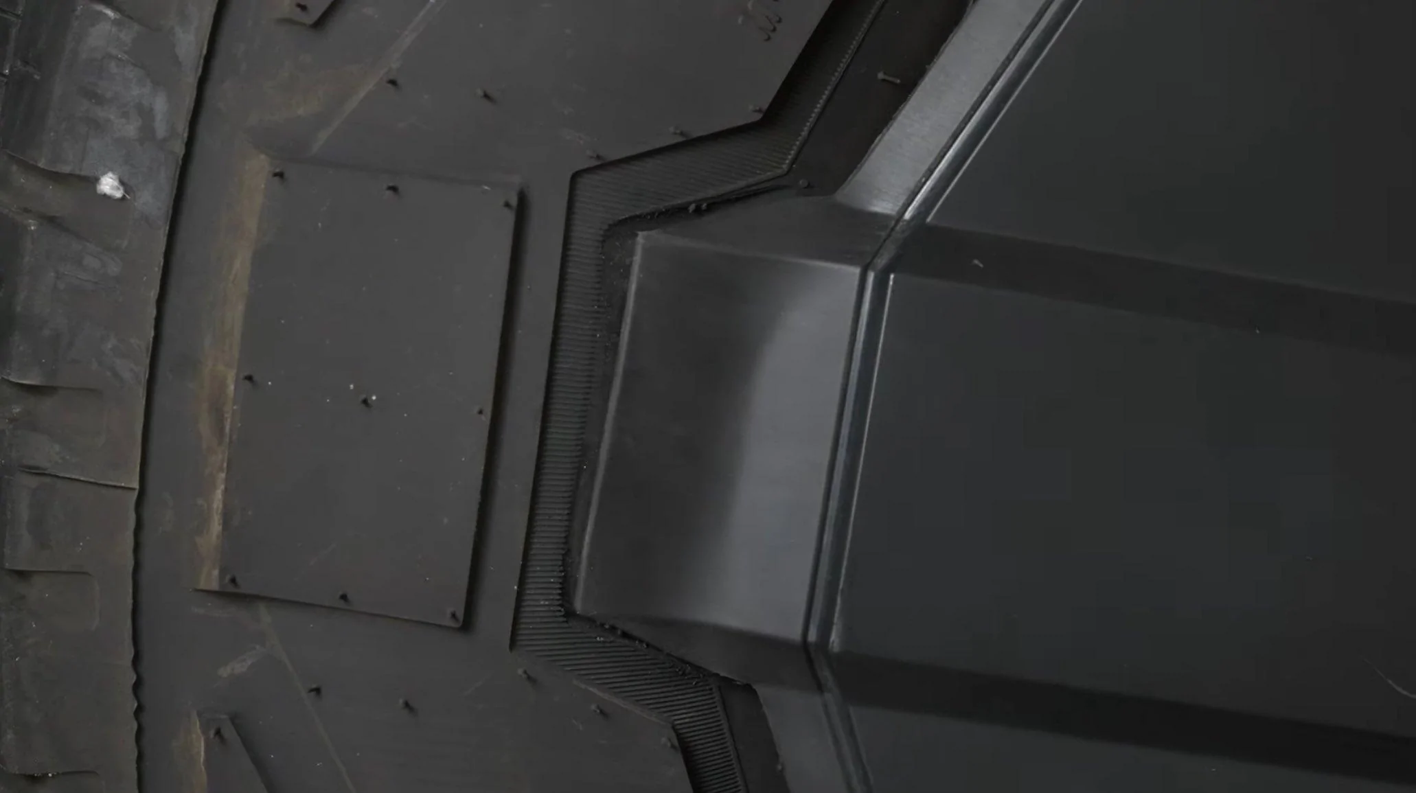 Tesla Cybertruck Update: Aero Wheel Cover Recall reason = making contact with tire sidewall, wearing down rubber GFQv4JfXgAAEYIc
