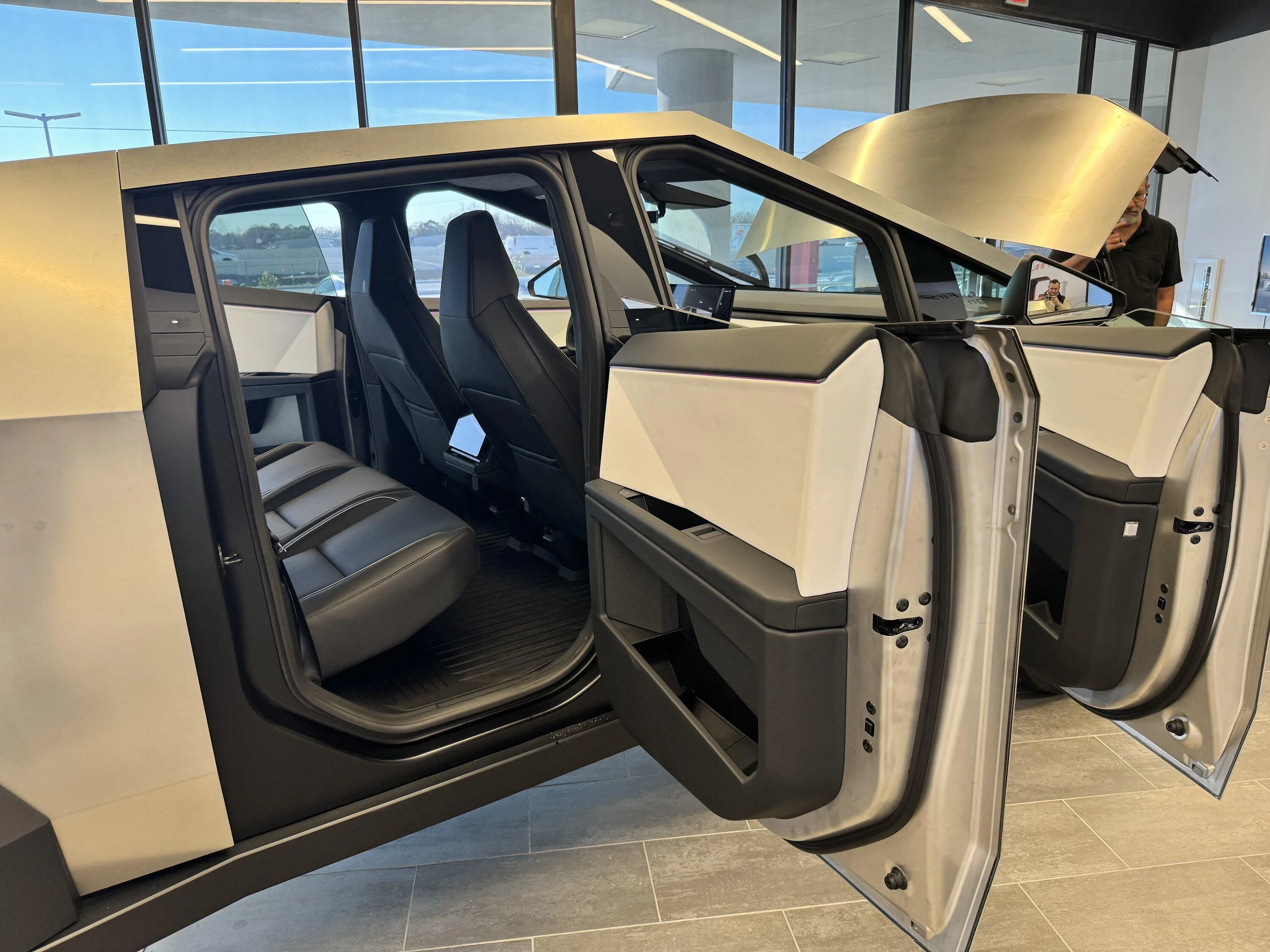 Tesla Cybertruck Scratch and Sniff - Cybertruck Show & Tell From Hands-On Seat Time in Showroom IMG_2990