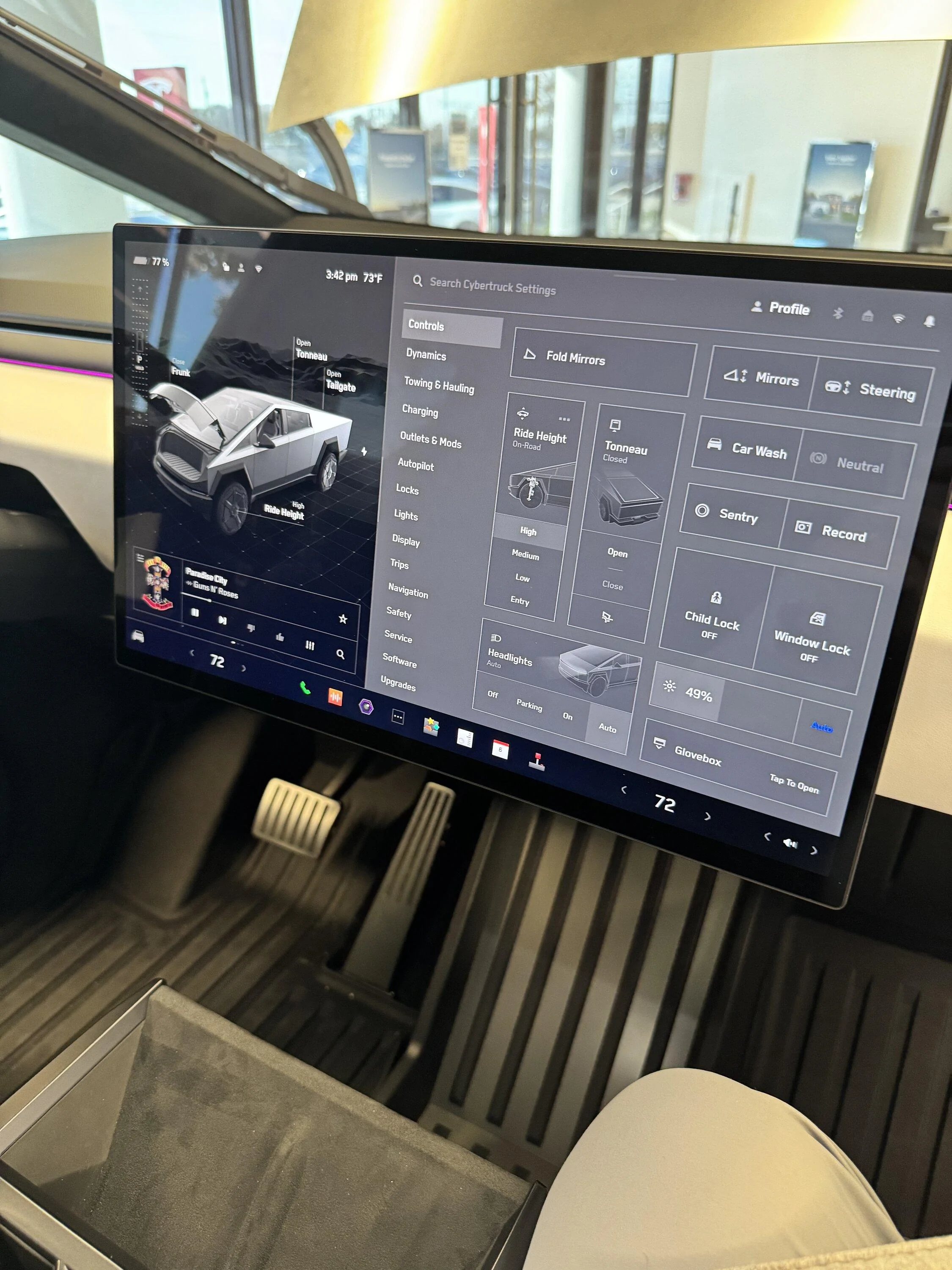 Tesla Cybertruck Scratch and Sniff - Cybertruck Show & Tell From Hands-On Seat Time in Showroom IMG_2987