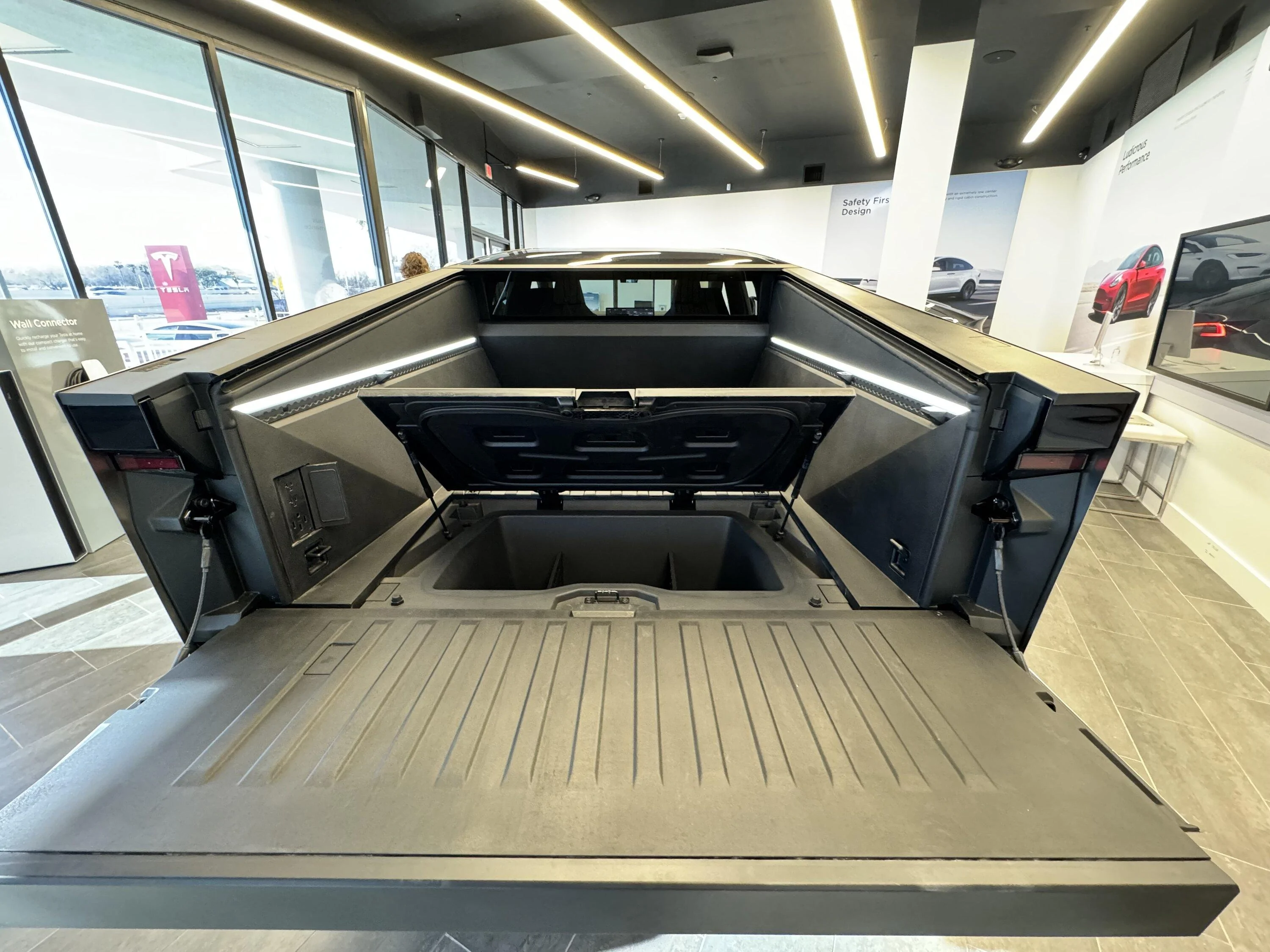 Tesla Cybertruck Scratch and Sniff - Cybertruck Show & Tell From Hands-On Seat Time in Showroom IMG_3003