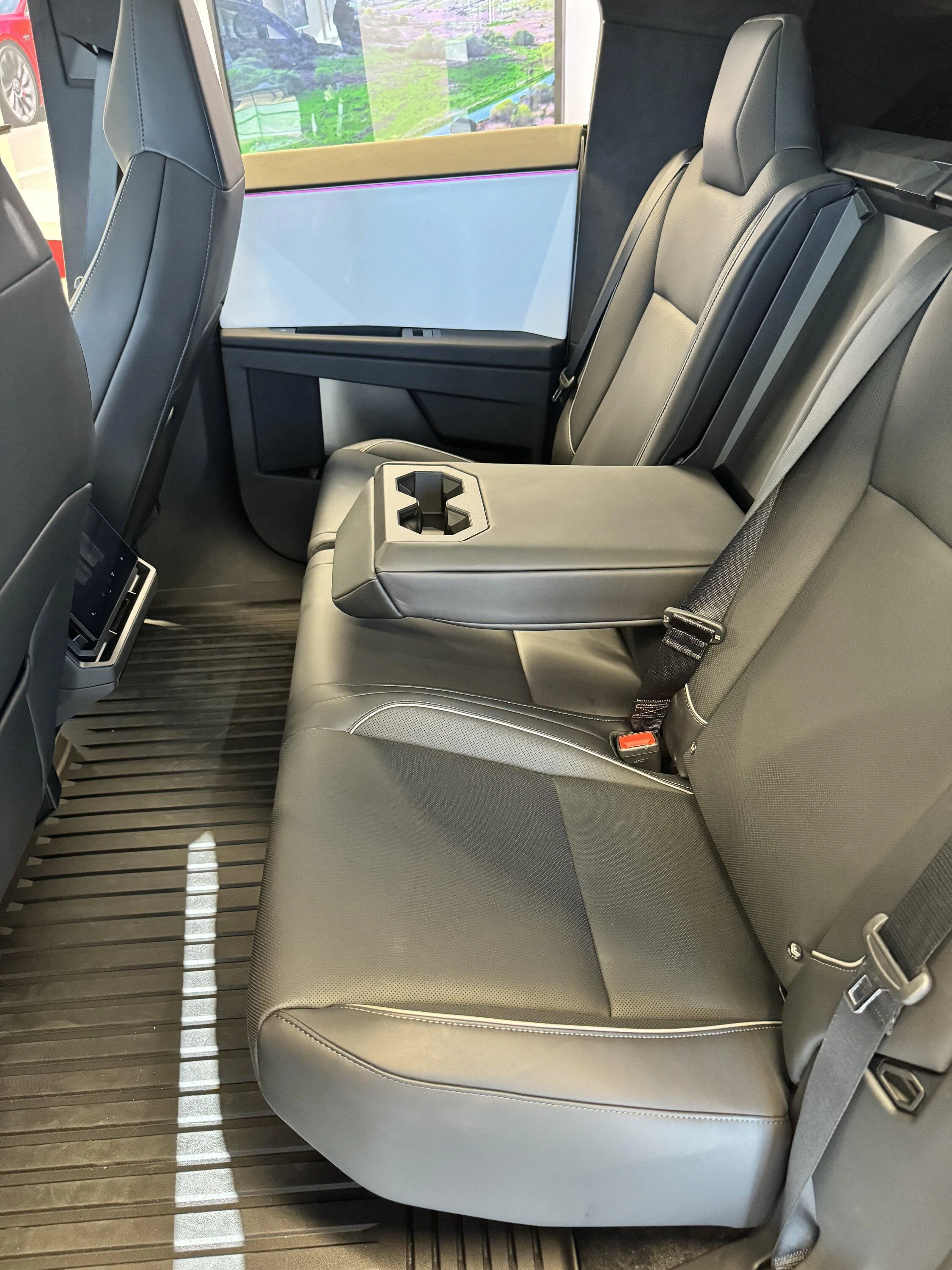 Tesla Cybertruck Scratch and Sniff - Cybertruck Show & Tell From Hands-On Seat Time in Showroom IMG_2998