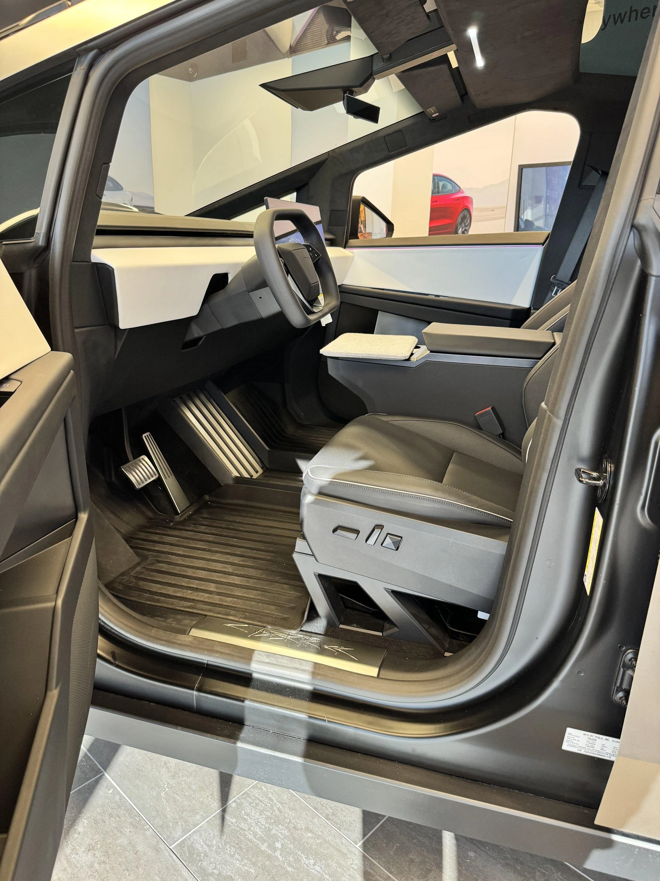 Tesla Cybertruck Scratch and Sniff - Cybertruck Show & Tell From Hands-On Seat Time in Showroom IMG_3008