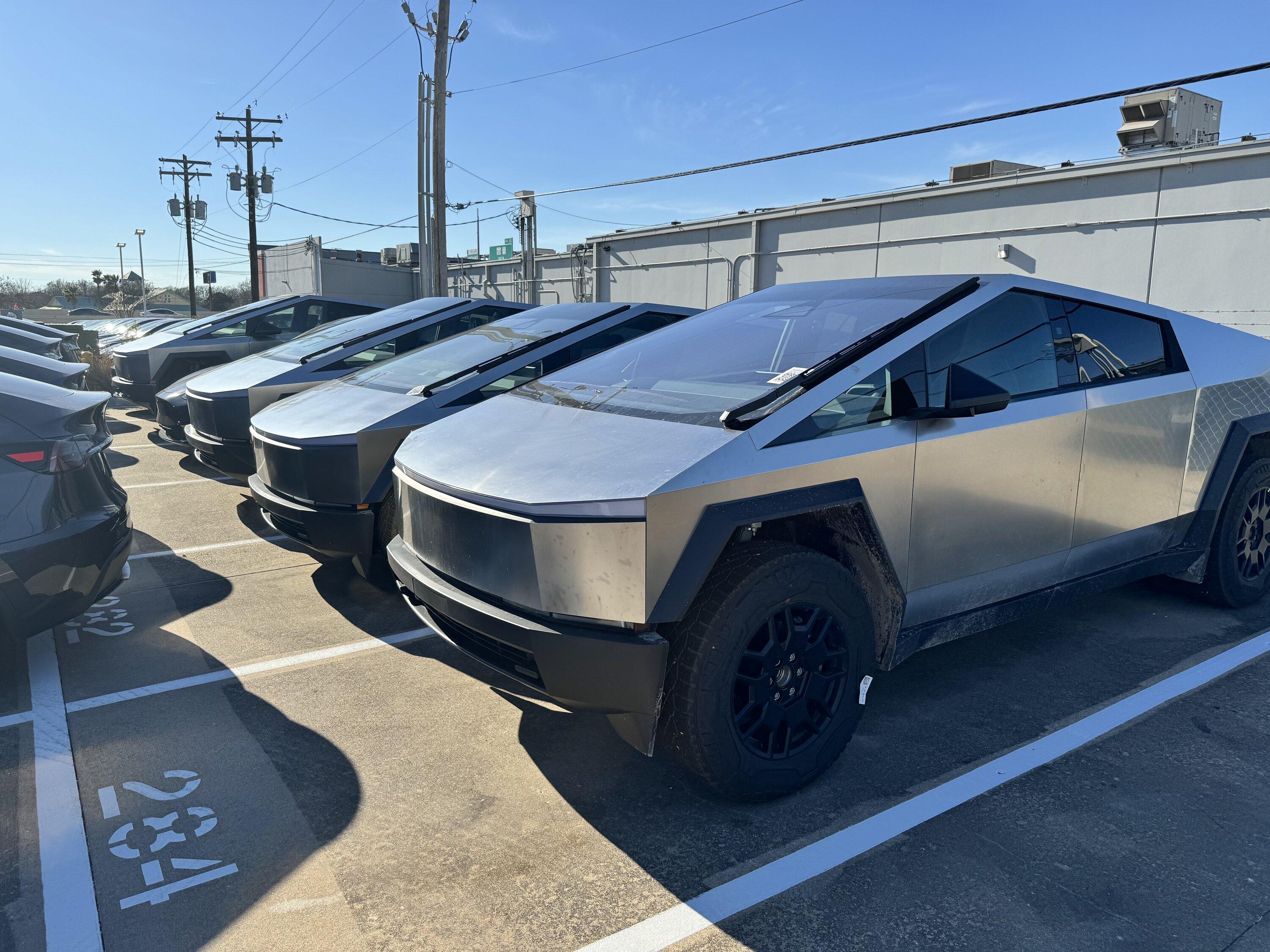 Tesla Cybertruck Scratch and Sniff - Cybertruck Show & Tell From Hands-On Seat Time in Showroom IMG_2981