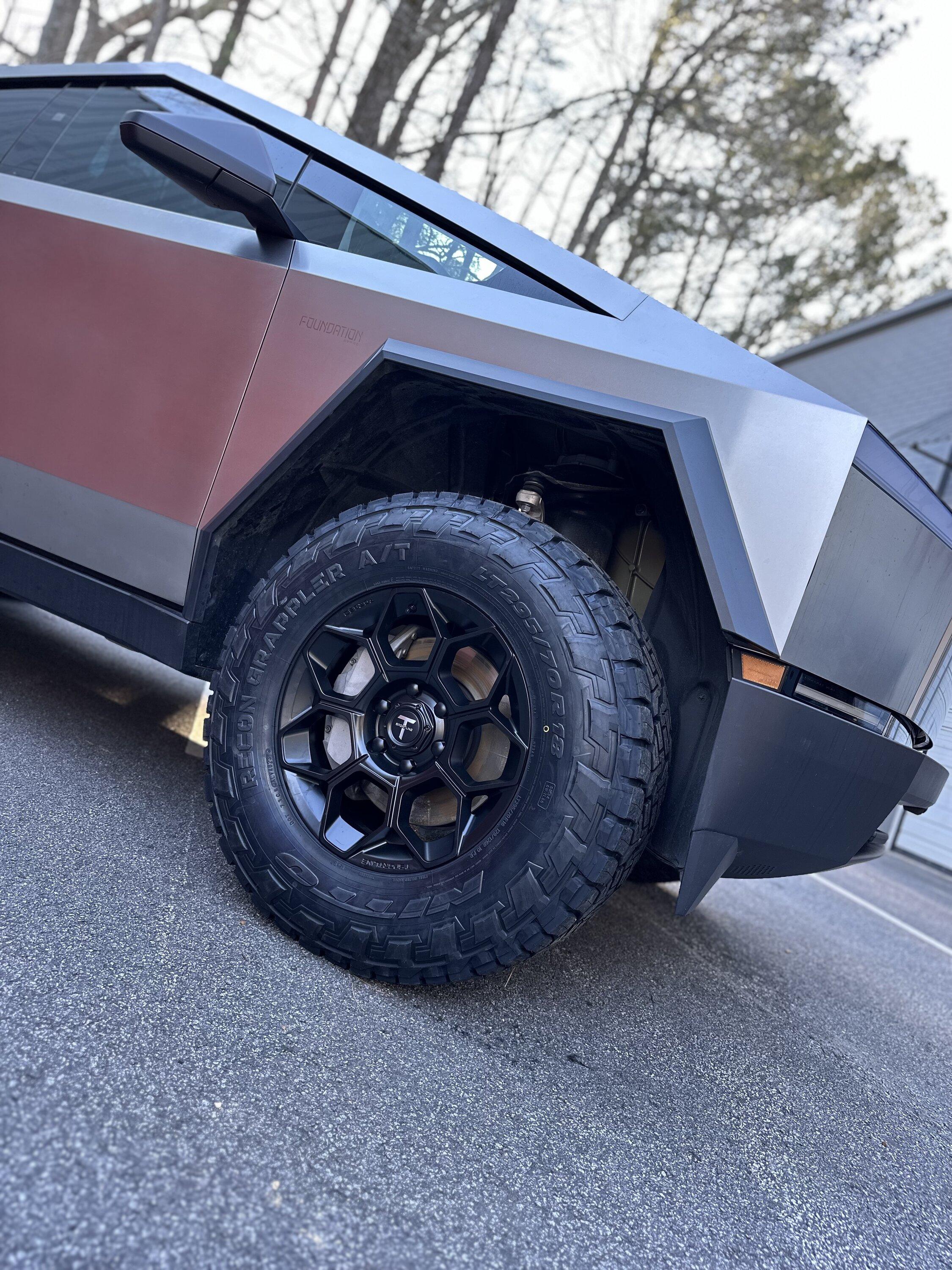 Tesla Cybertruck 18" Wheels for Cybertruck Explained IMG_4963