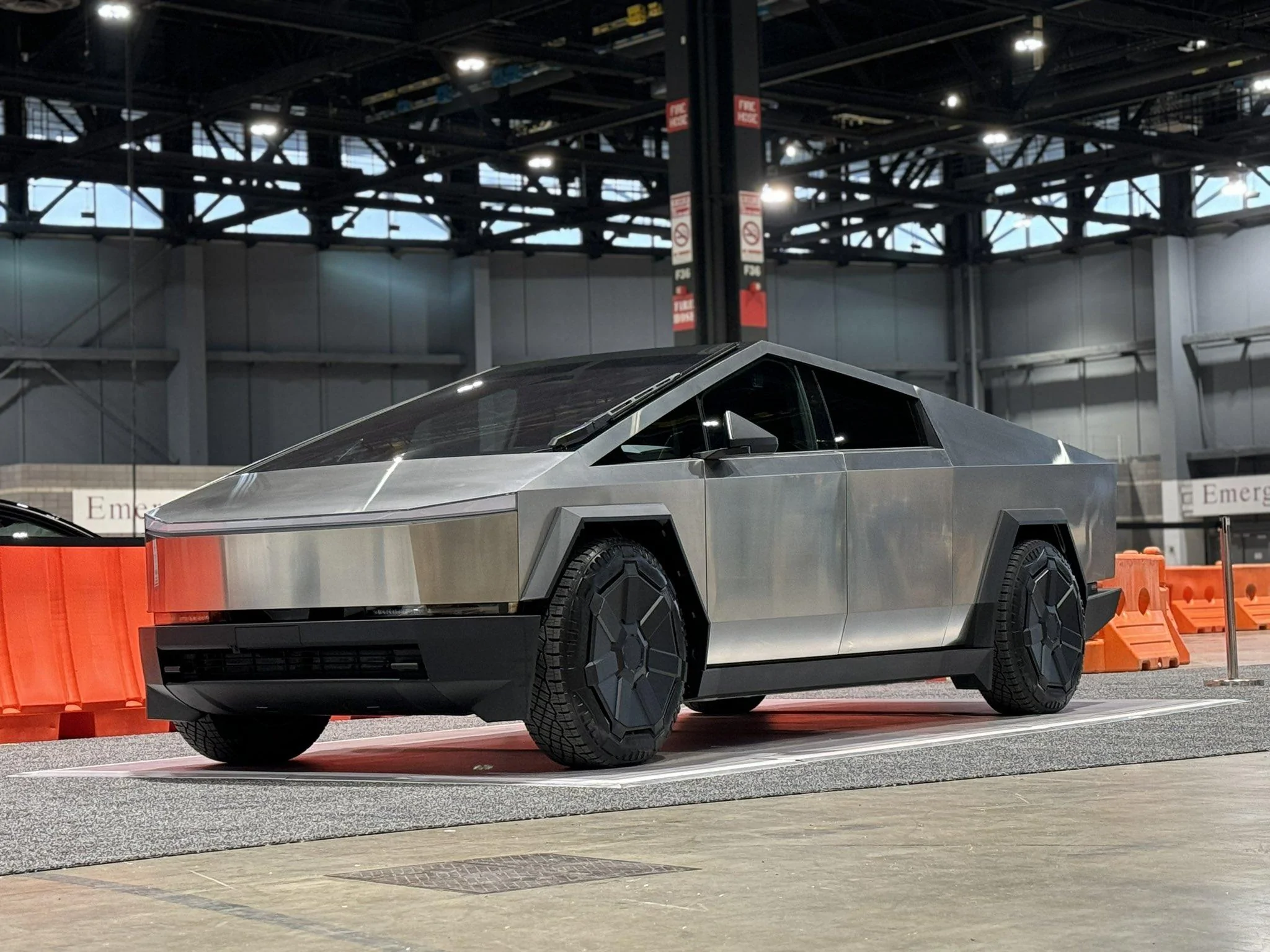 Tesla Cybertruck Cybertruck is on display at 2024 Chicago Auto Show GFyA_P3W8AAlWqo