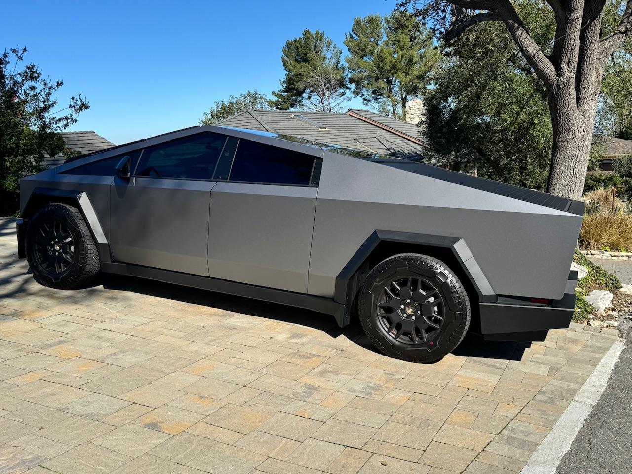 Tesla Cybertruck Dark grey Pure PPF wrap IMG_0108