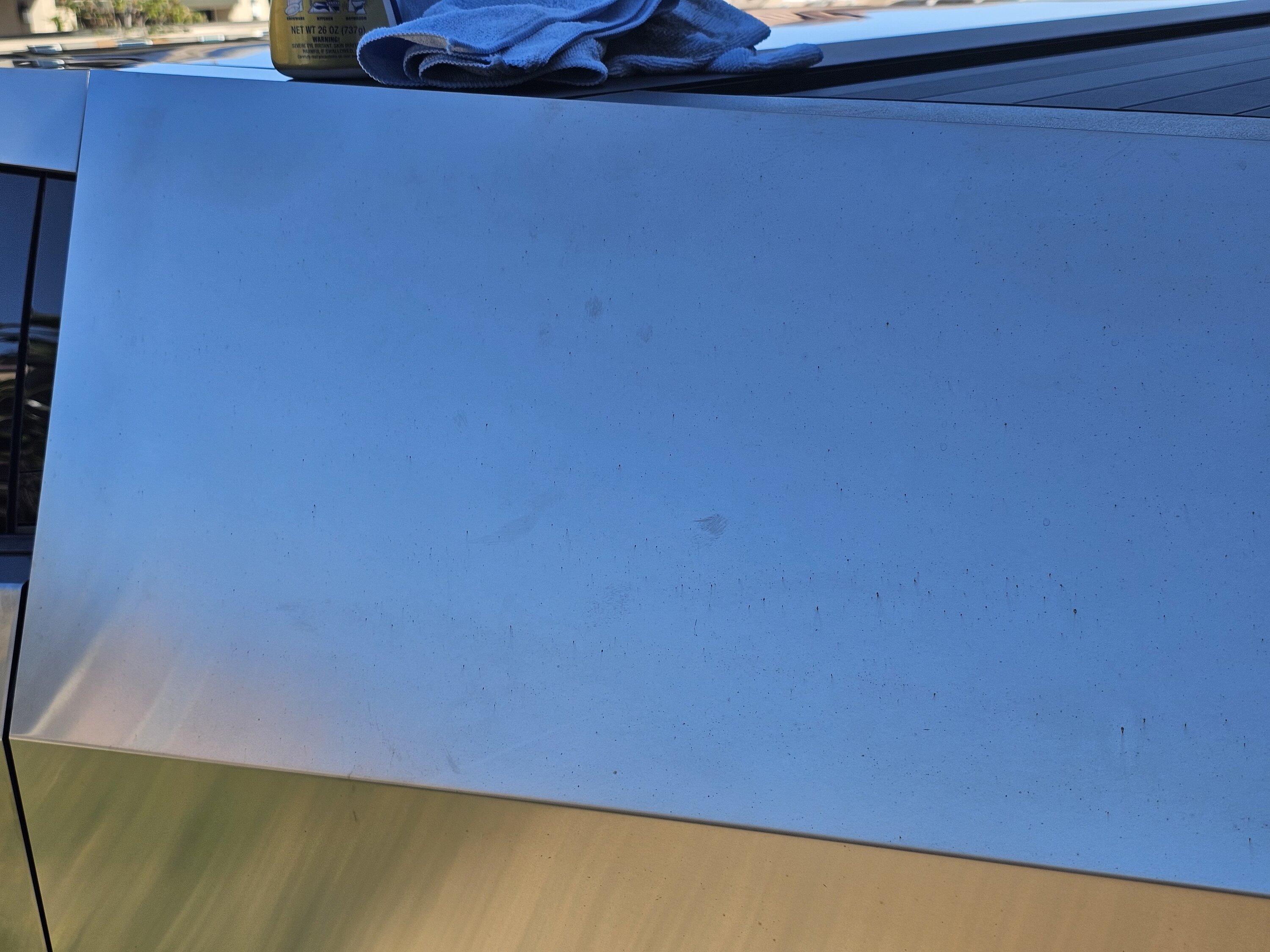 Tesla Cybertruck Cybertruck spots/corrosion 20240212_133320